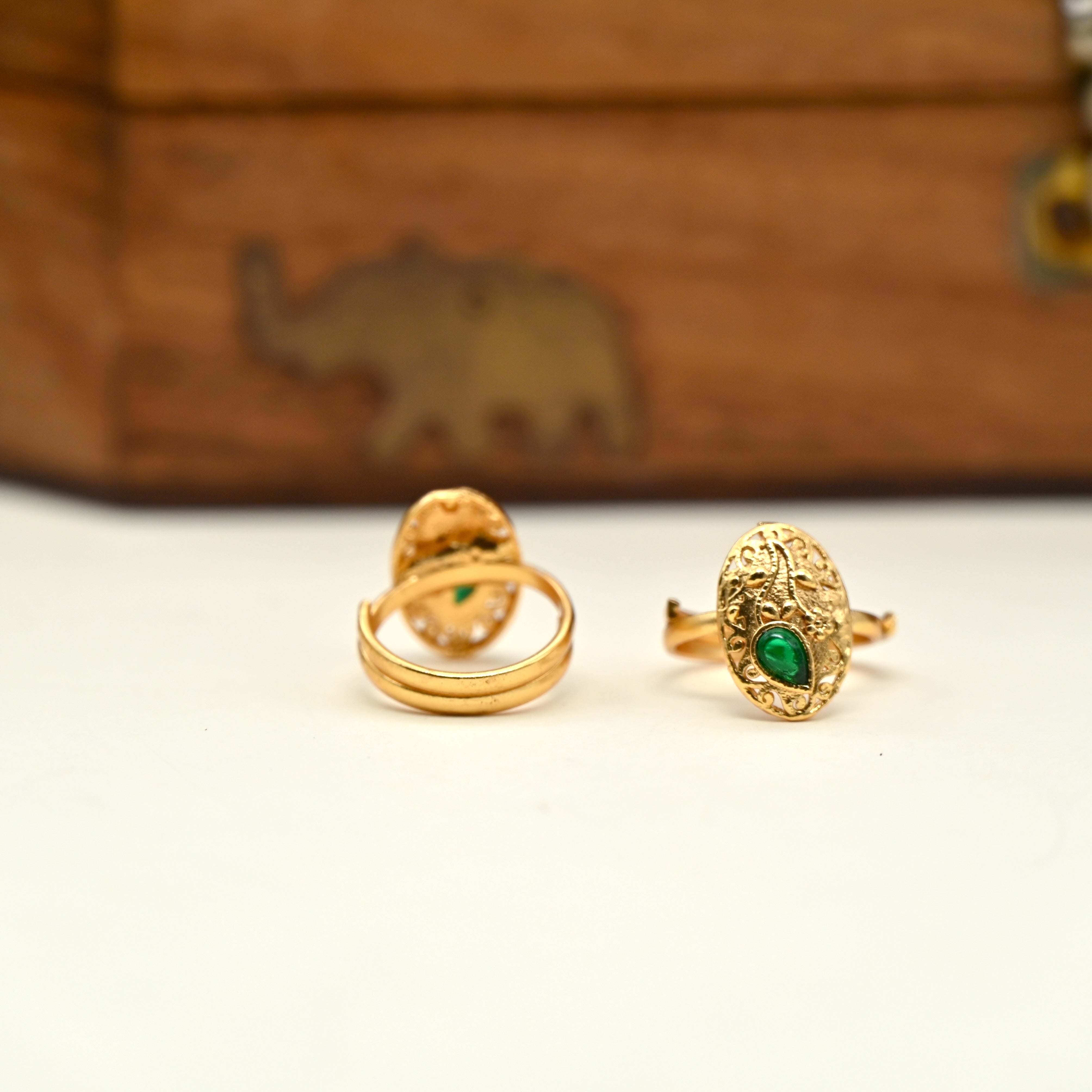 Gold Look Premium Oval Toe Rings For Women - TR006