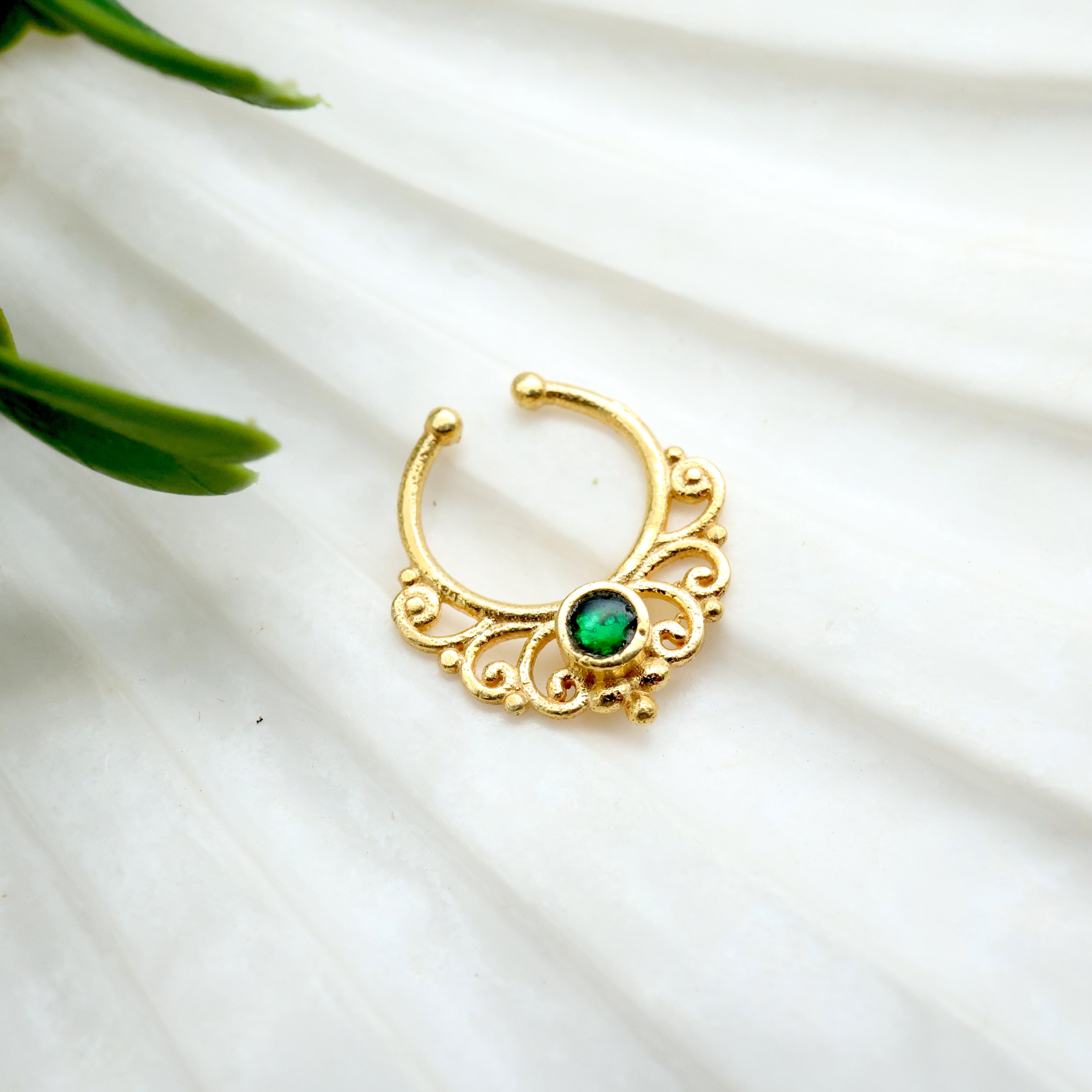 JADAU KUNDAN DREAM FLOWER DOT SEPTUM NOSE RING (EMERALD) - NO PIERCING NEEDED