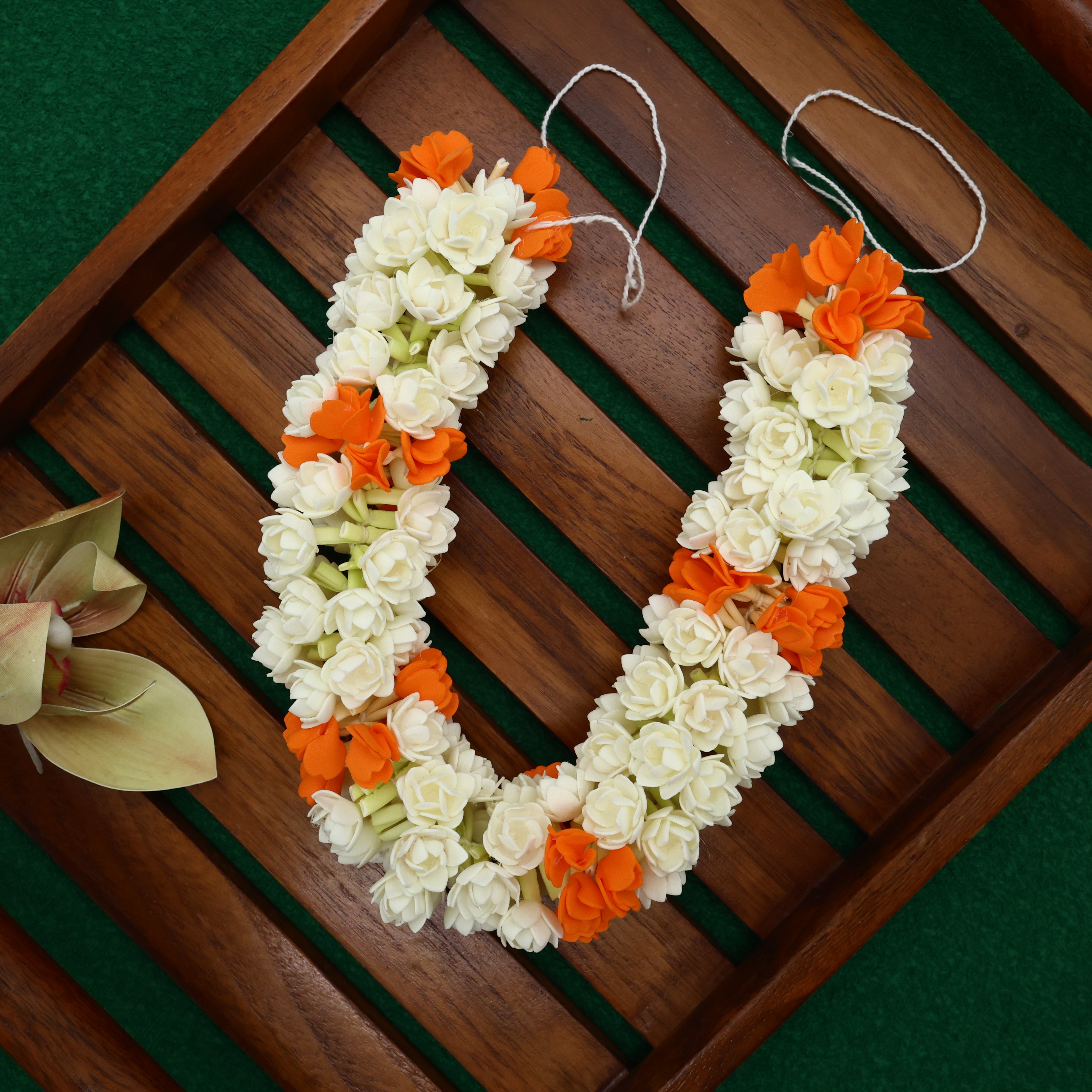 (Made to order product: 25-30 working days) Real Looking Handmade Foam Bloomed Jasmine with Kanakambaram Flower String