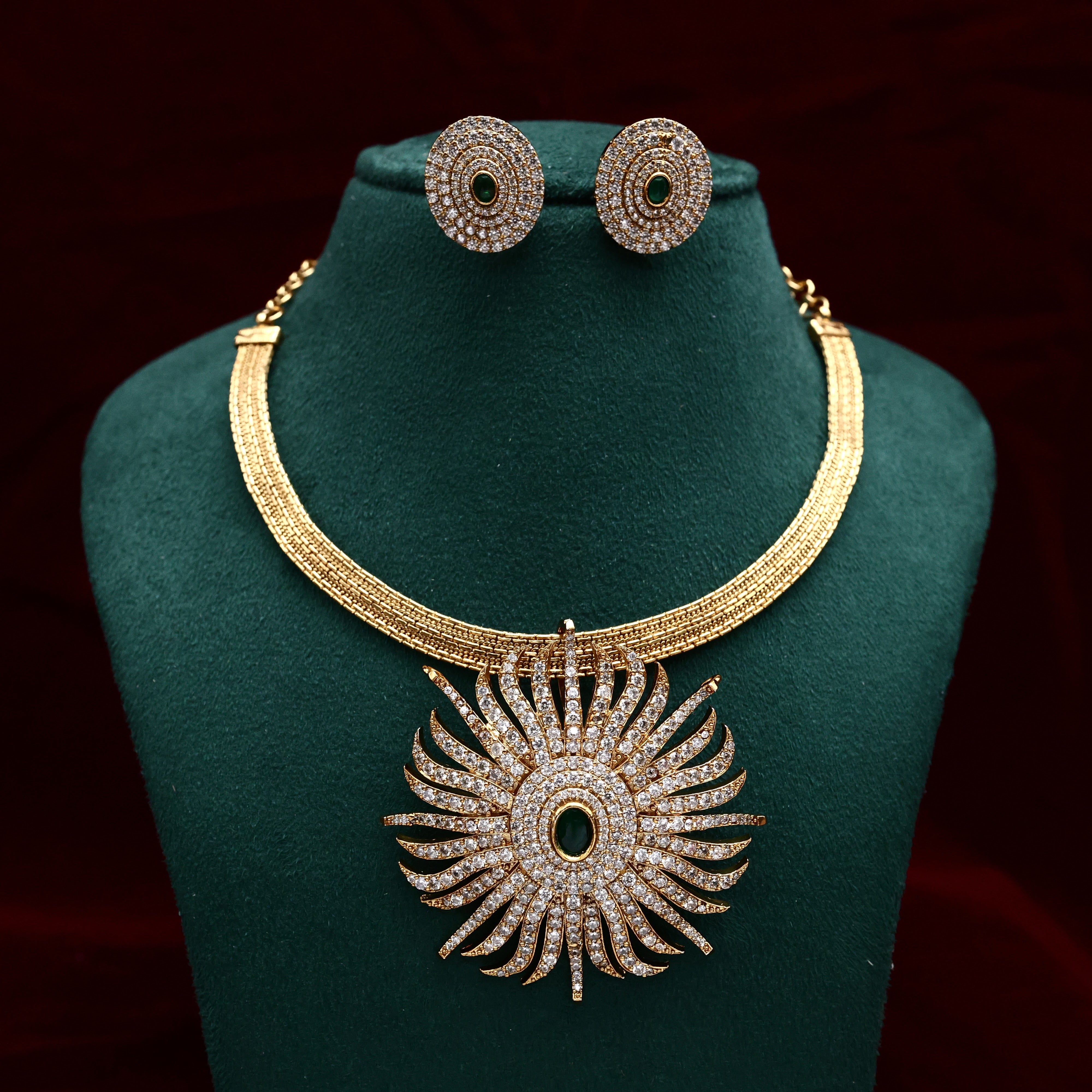 Diamond Look AD Fiery Flower Chakra Detachable Pendant Short Necklace Necklace - Green