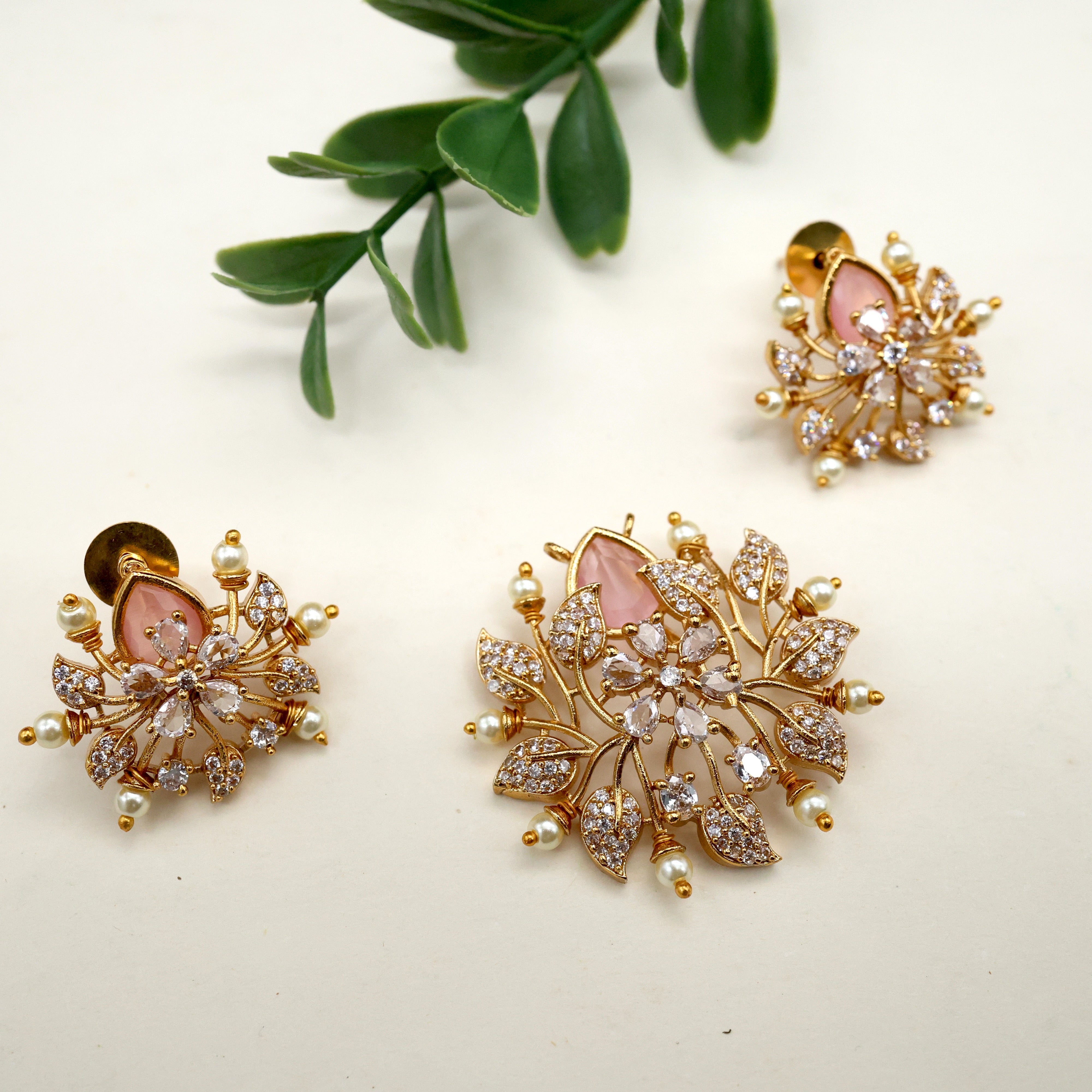 DIAMOND LOOK AD FLOWER PENDANT SET - PEACH