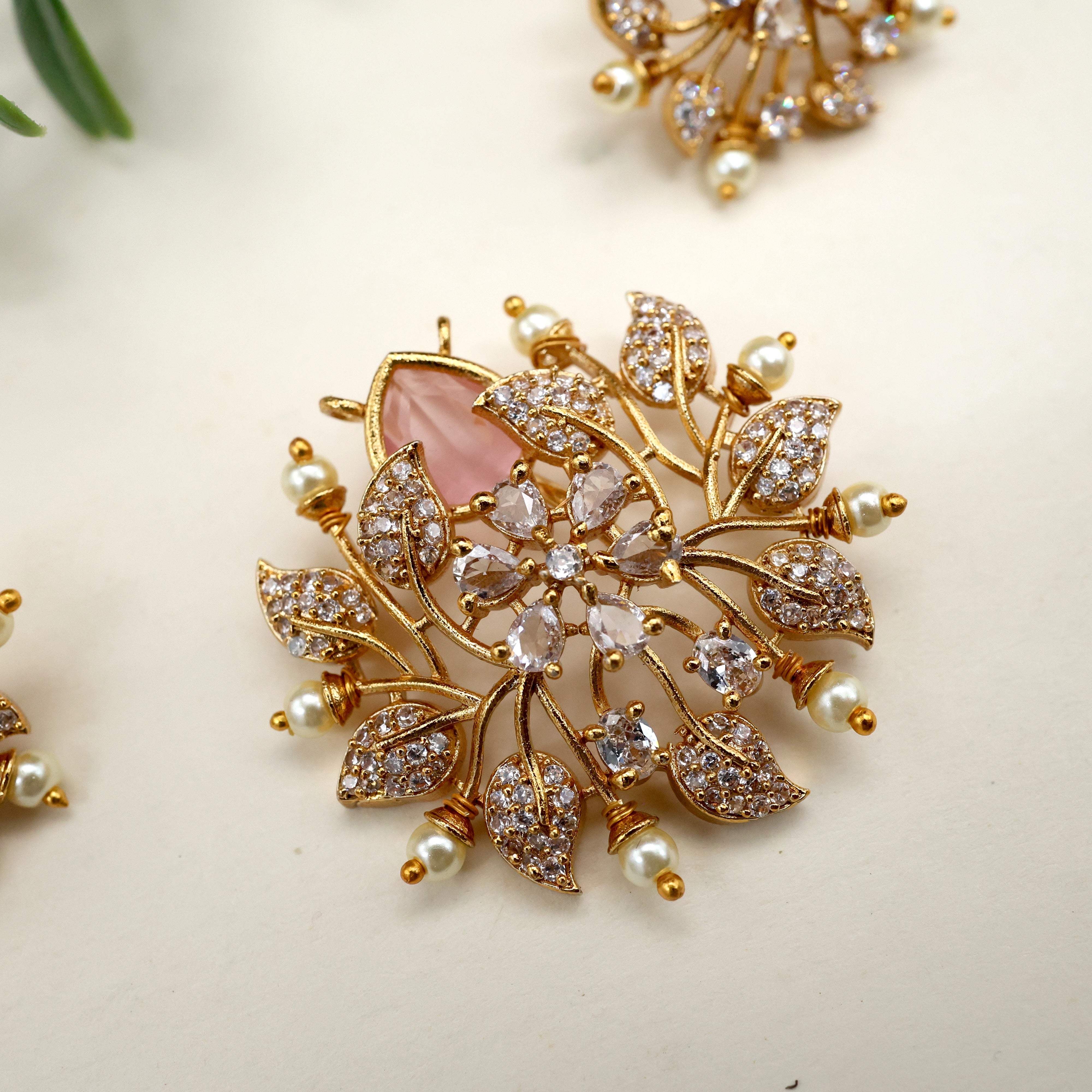 DIAMOND LOOK AD FLOWER PENDANT SET - PEACH