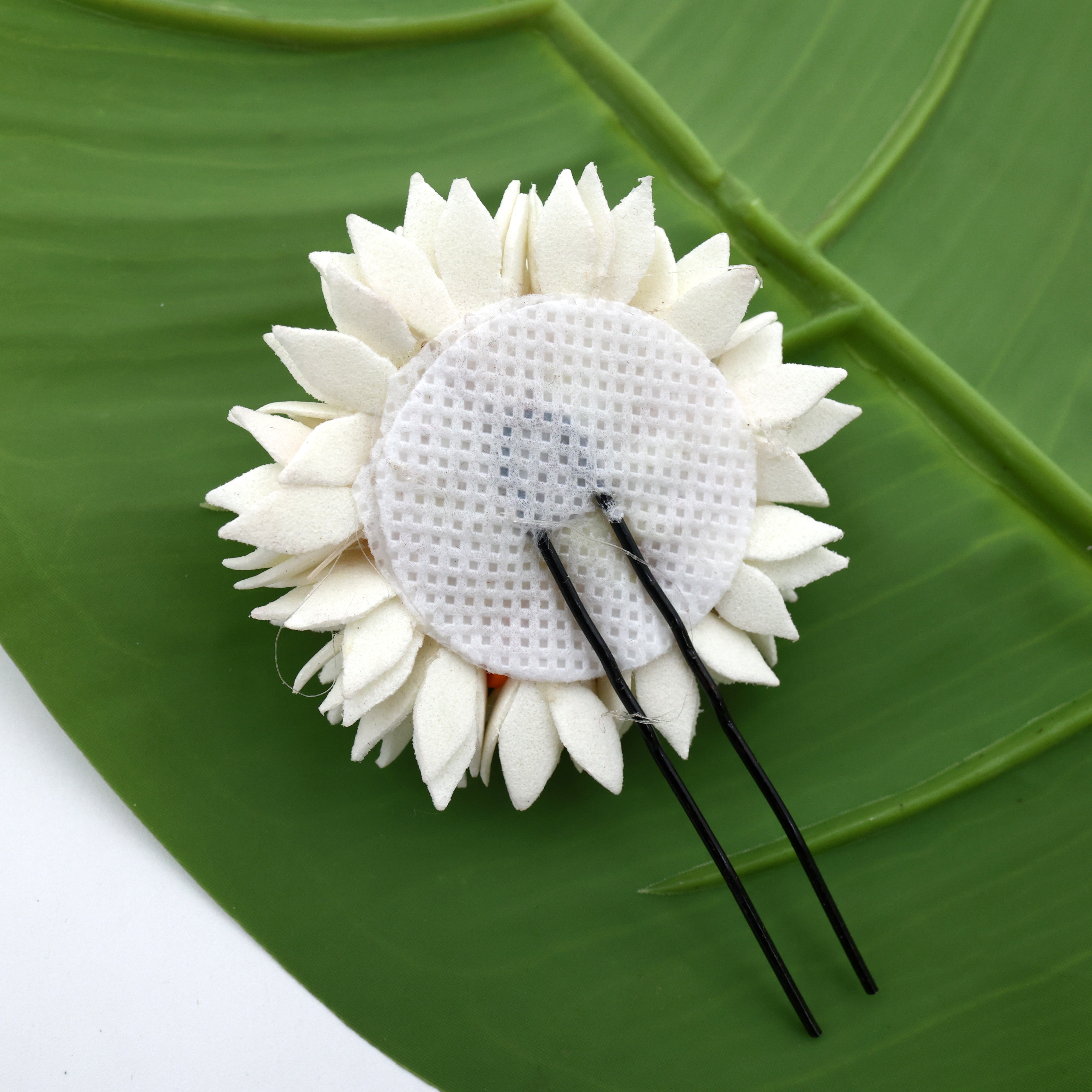 Handmade Foam Pichi Kanakambaram Flower U Pin