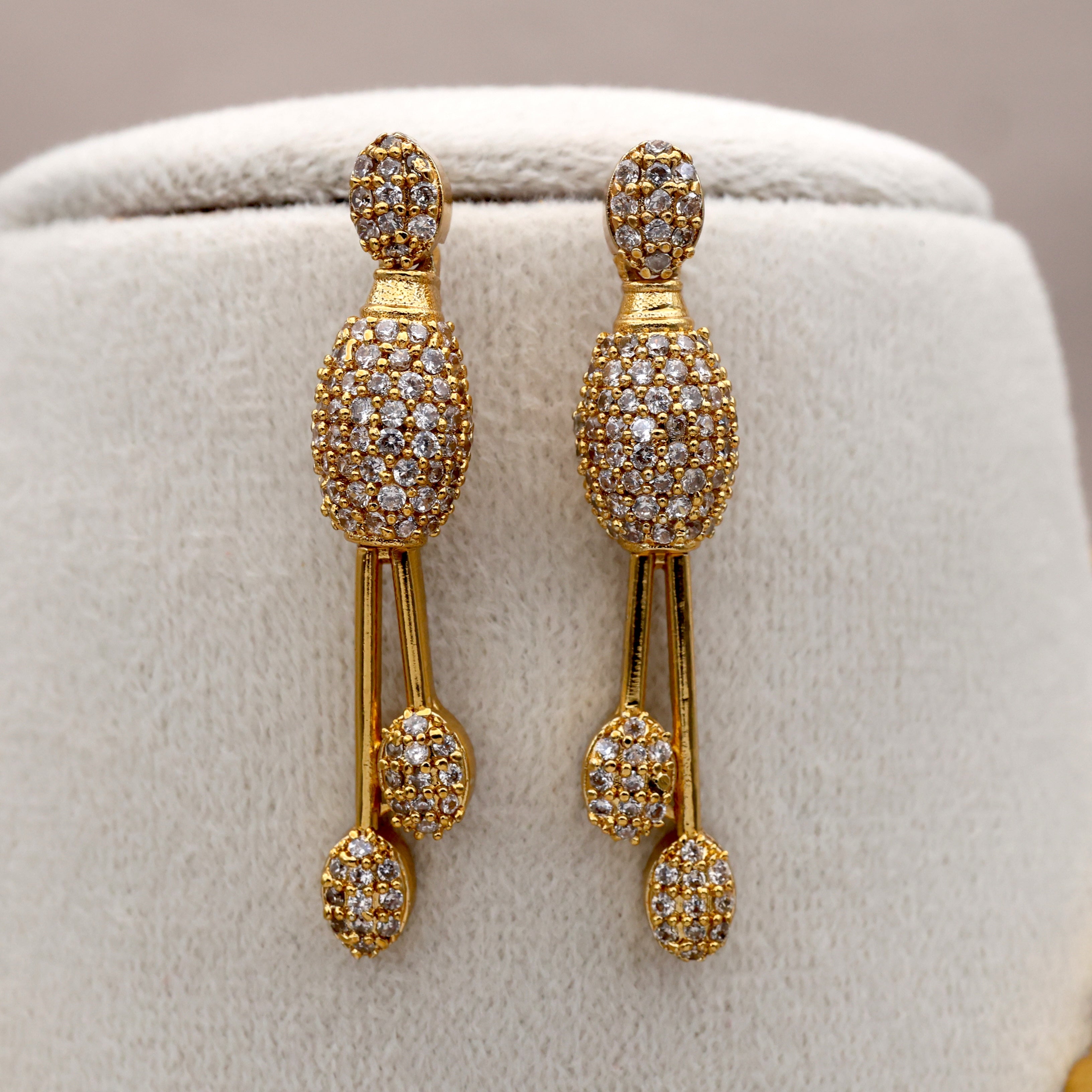 Gold Diamond Look Knot Necklace Set