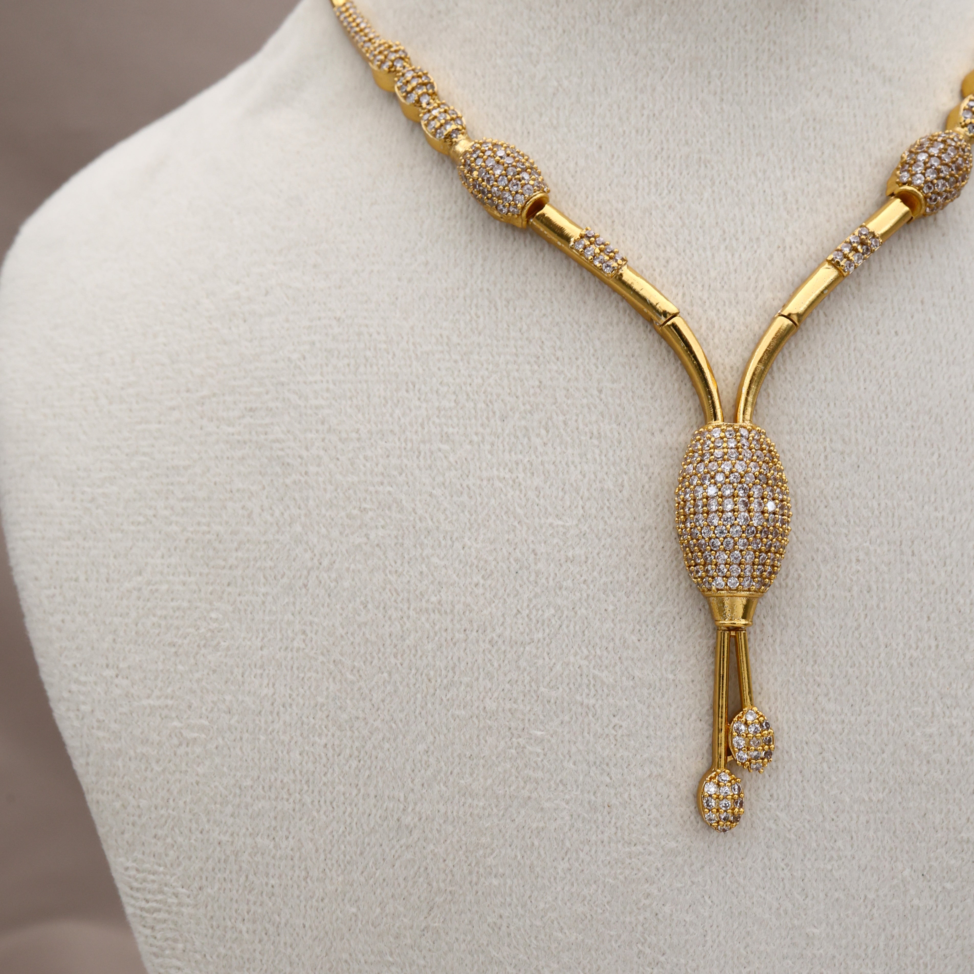Gold Diamond Look Knot Necklace Set