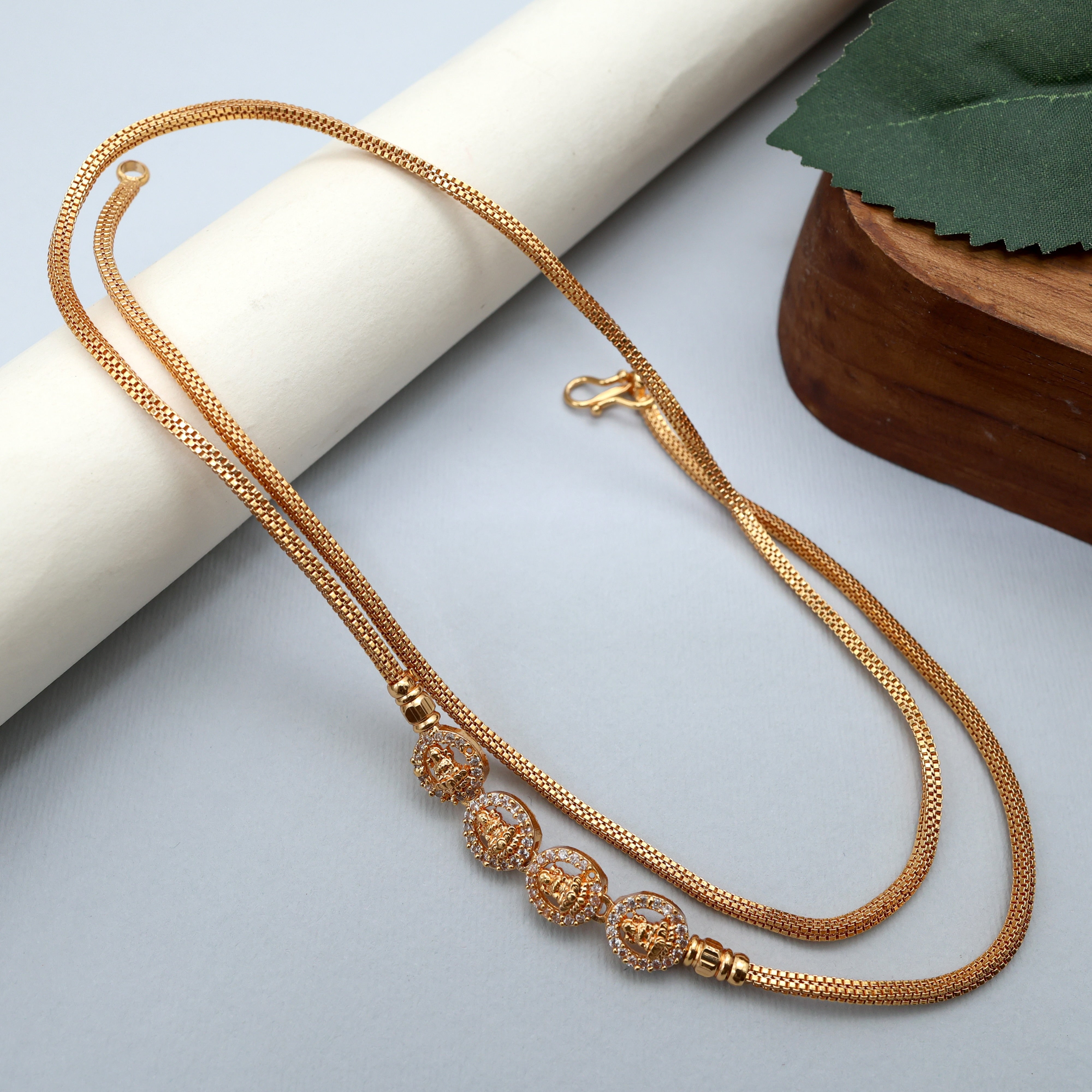 Gold Tone Diamond Look Oval Lakshmi Mugappu/Mogappu Chain - White