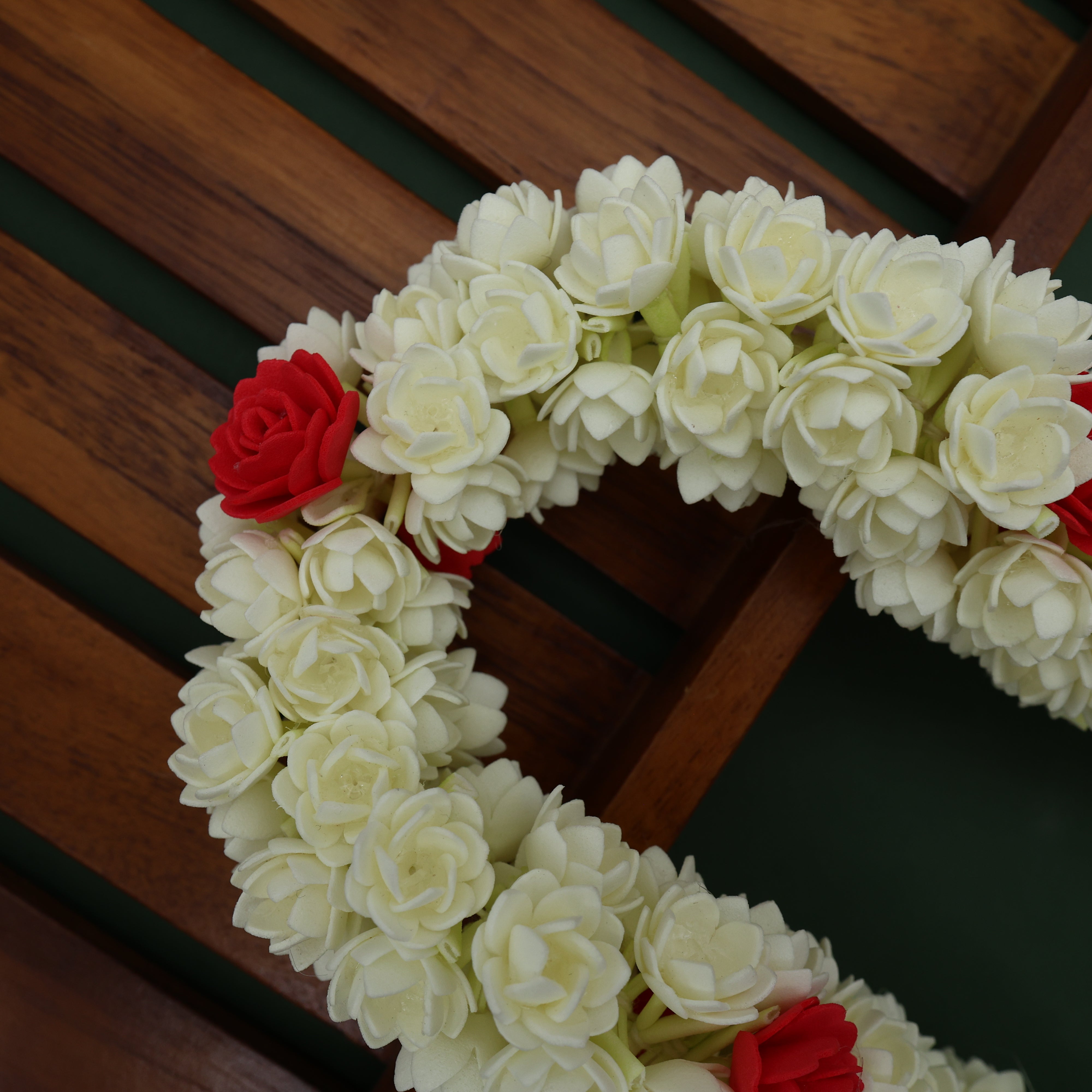 REAL LOOK REUSABLE BLOOMED JASMINE WITH ROSE FOAM FLOWER STRING - 16 INCHES