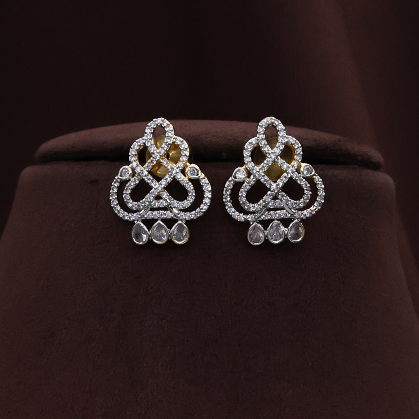 Diamond Look Twisted Two Tone Hasli Kalash Muggulu/Kolam Pendant Set