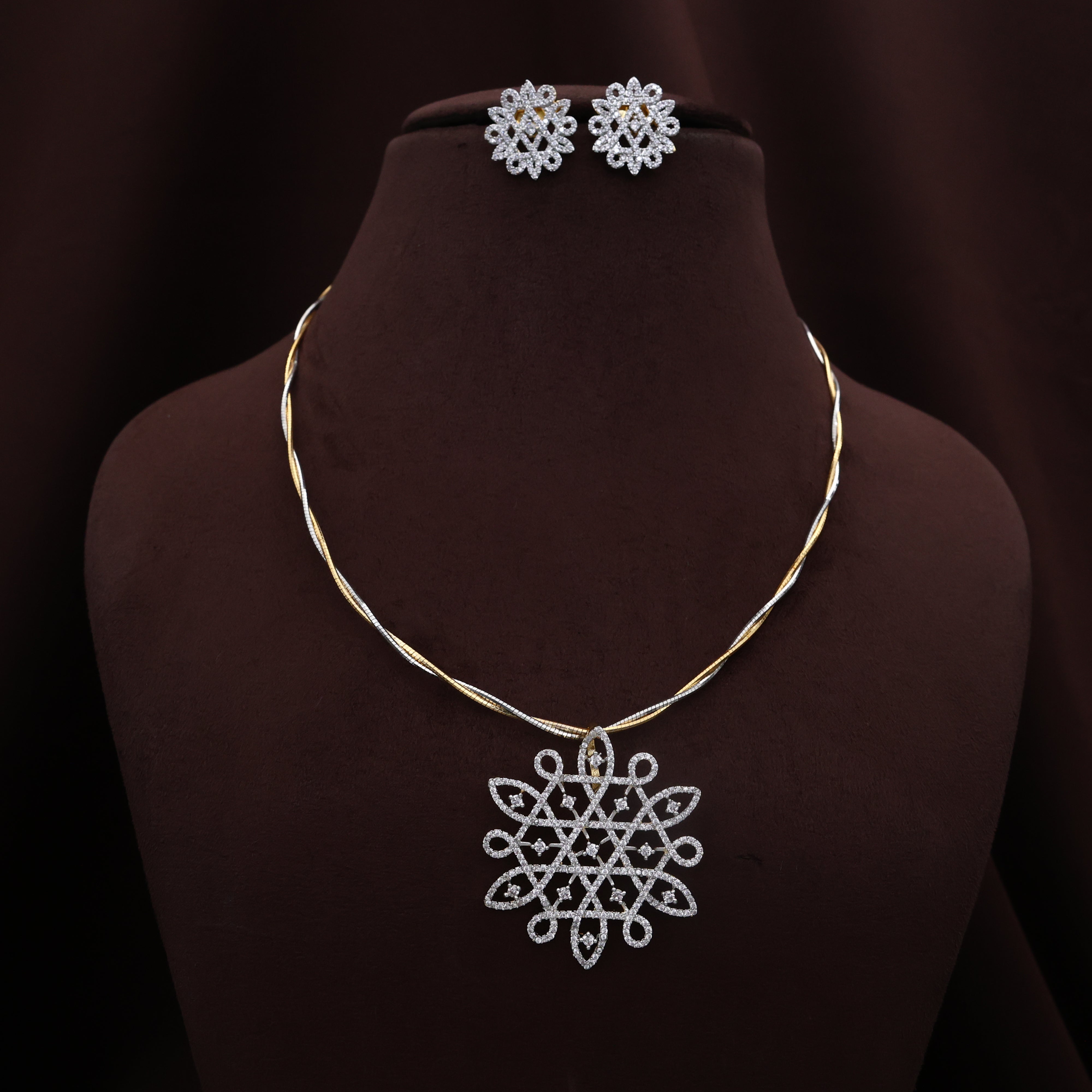 Diamond Look Dotted Kolam Pendant Set with Two Tone Twisted Hasli