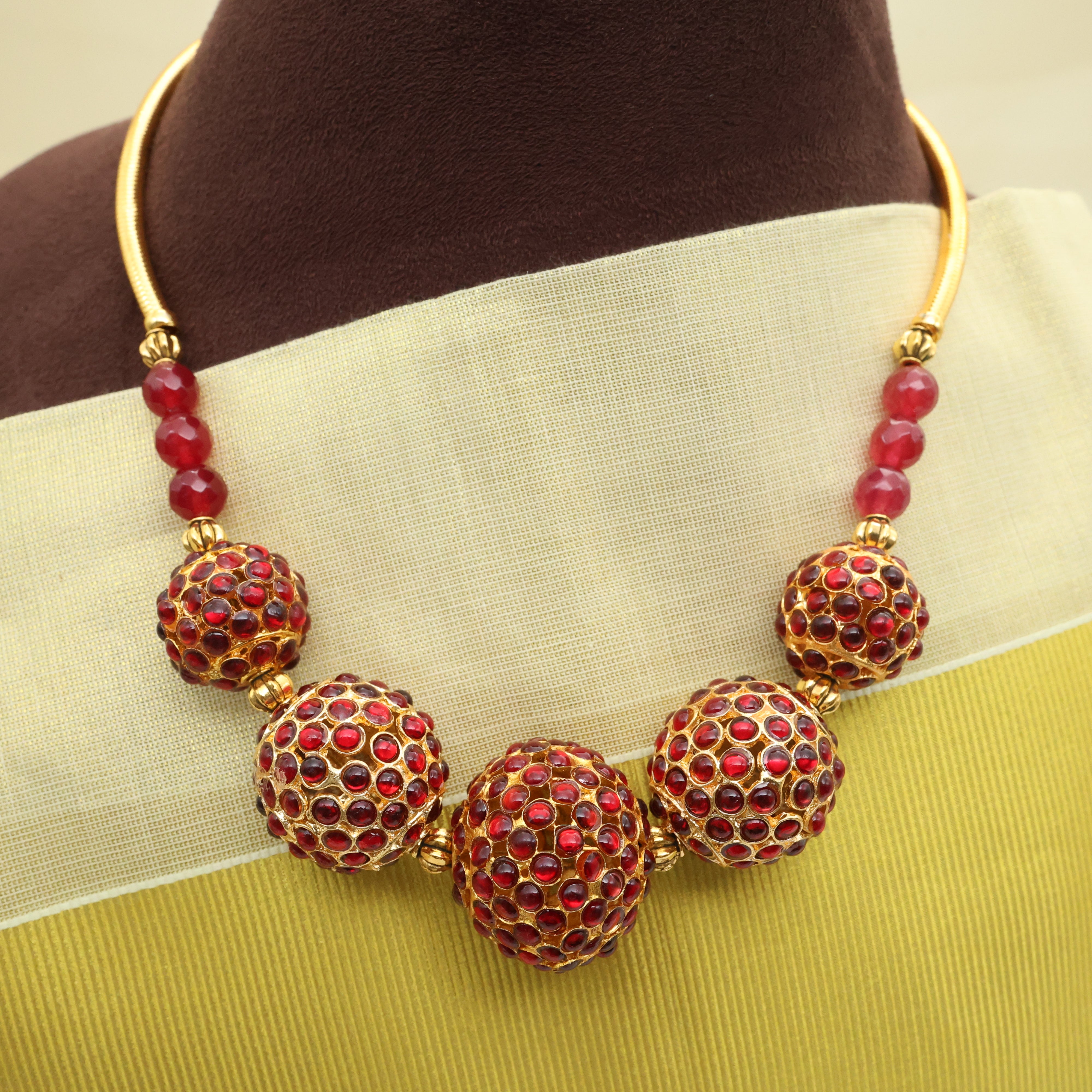 Handmade Kemp Balls Hasli Necklace - Red