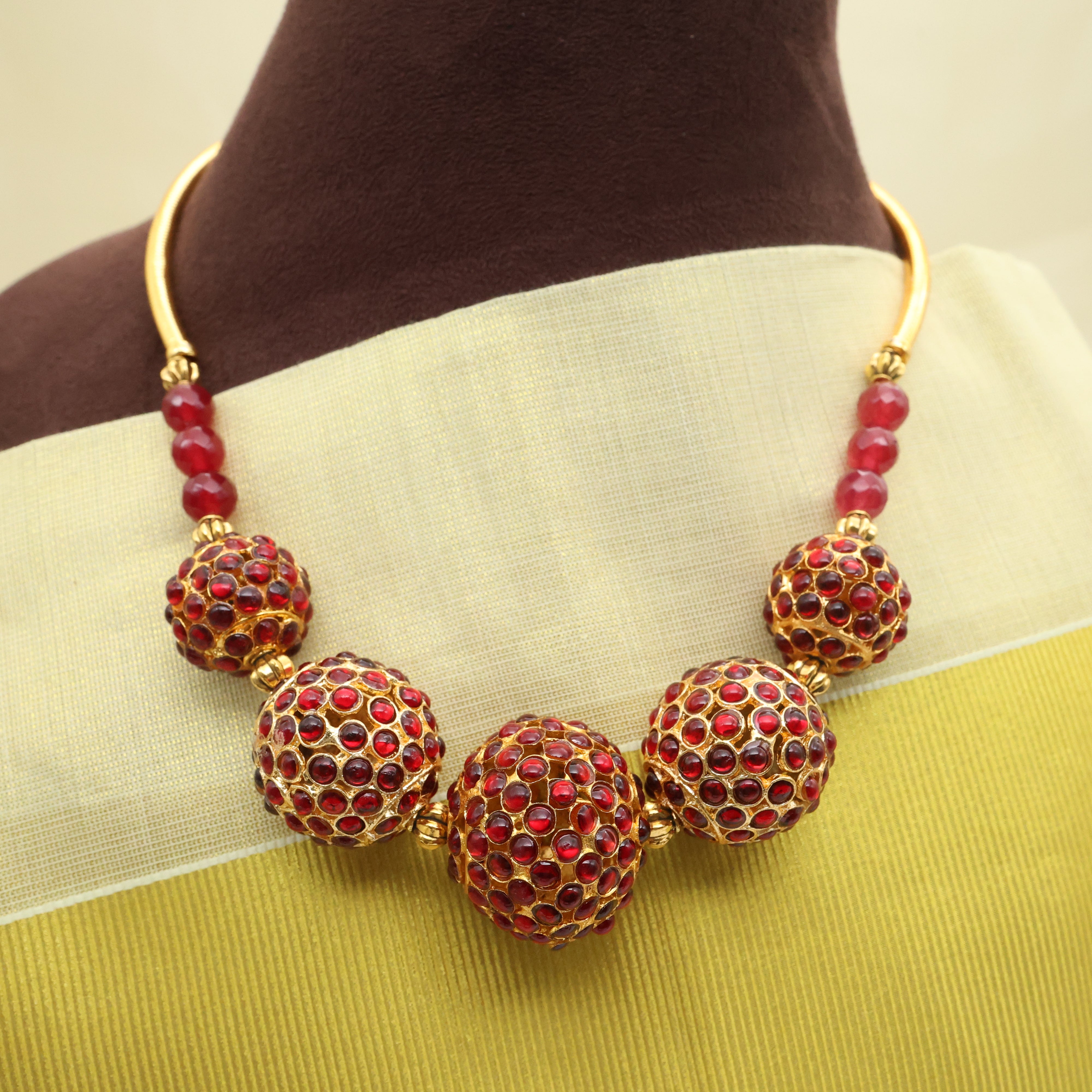 Handmade Kemp Balls Hasli Necklace - Red