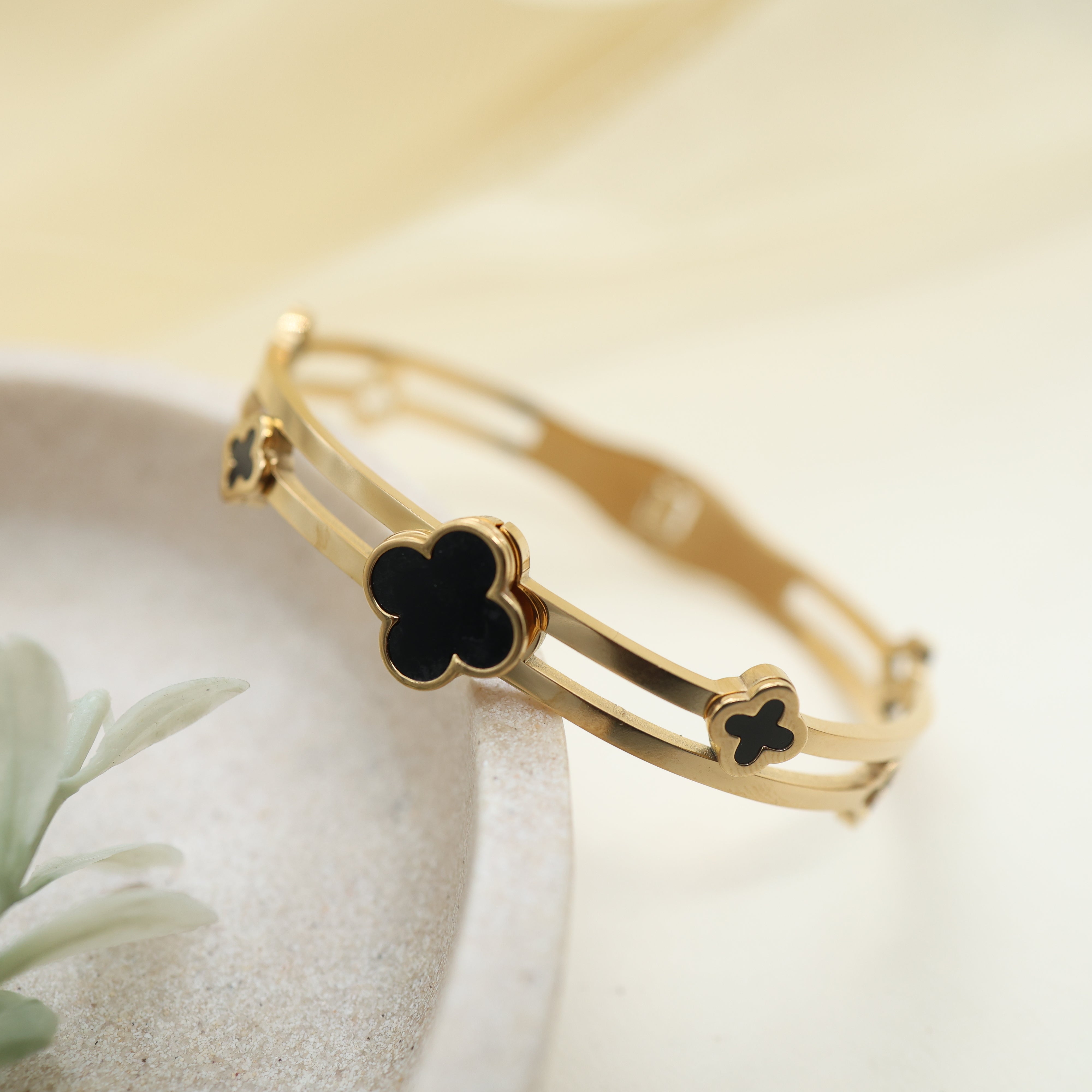 Gold Tone Anti Tarnish Bracelet For Women - 3 Flowers