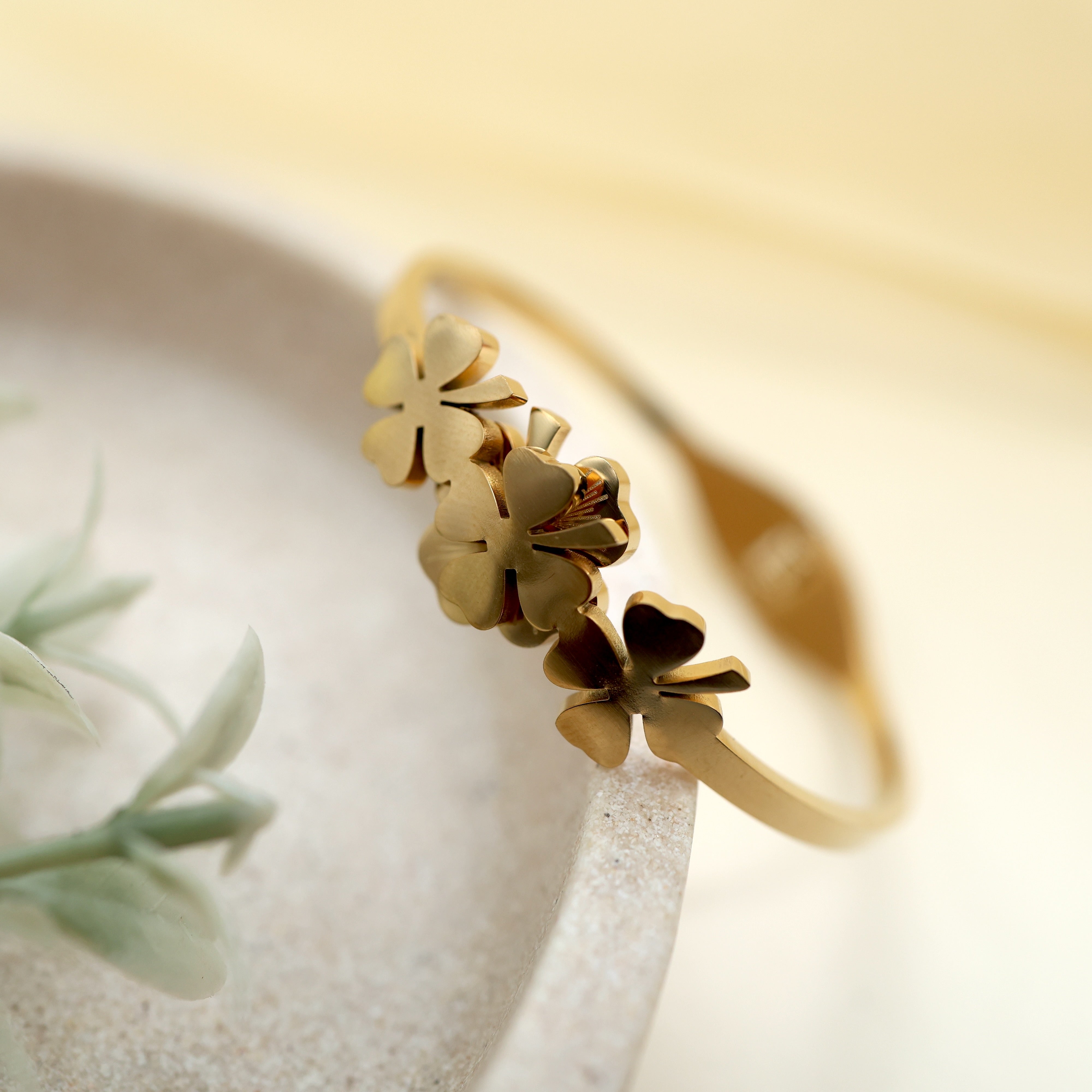 Gold Tone Anti Tarnish Bracelet For Women - 4 Gold Flowers