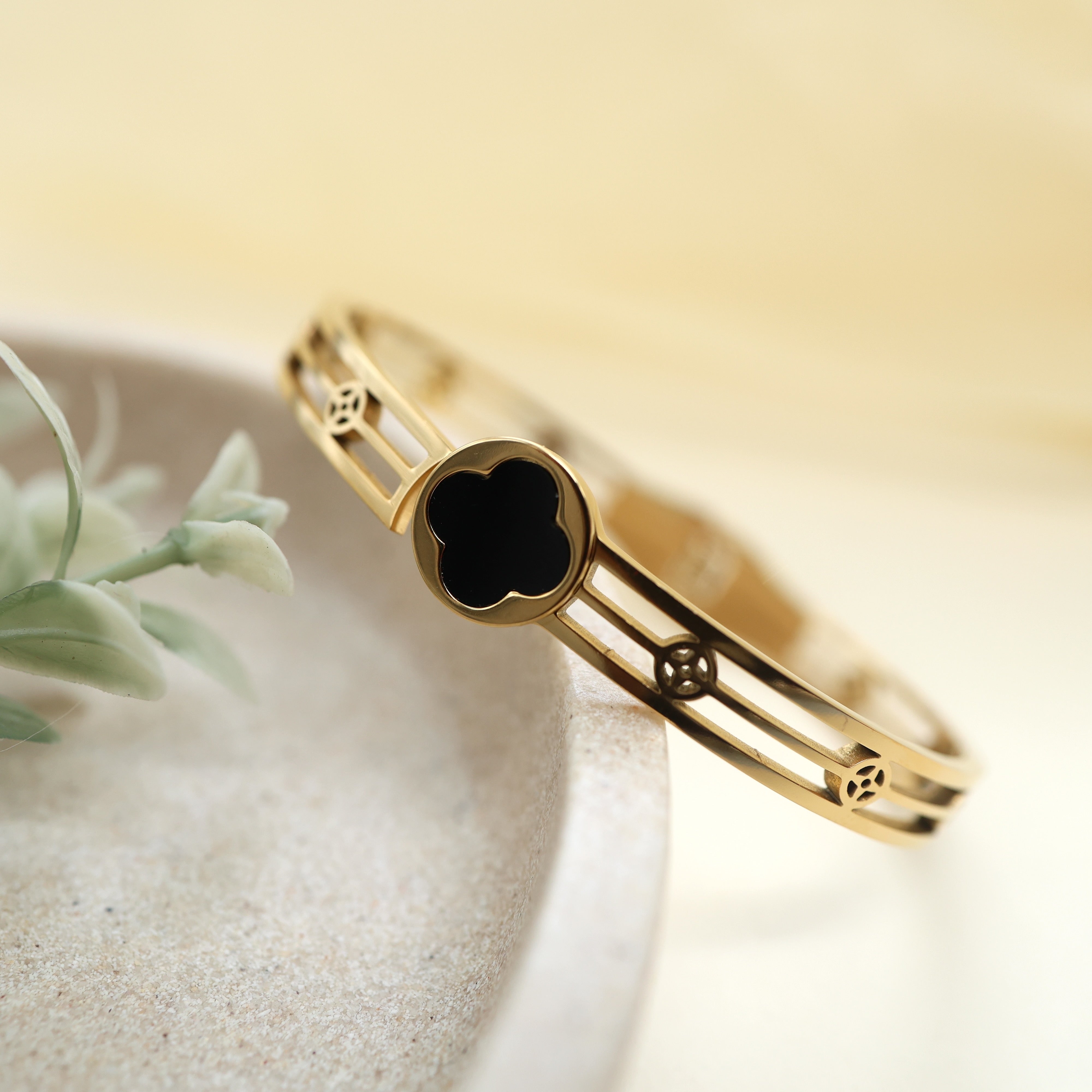 Gold Tone Anti Tarnish Bracelet For Women - 3 Line Flower Circle