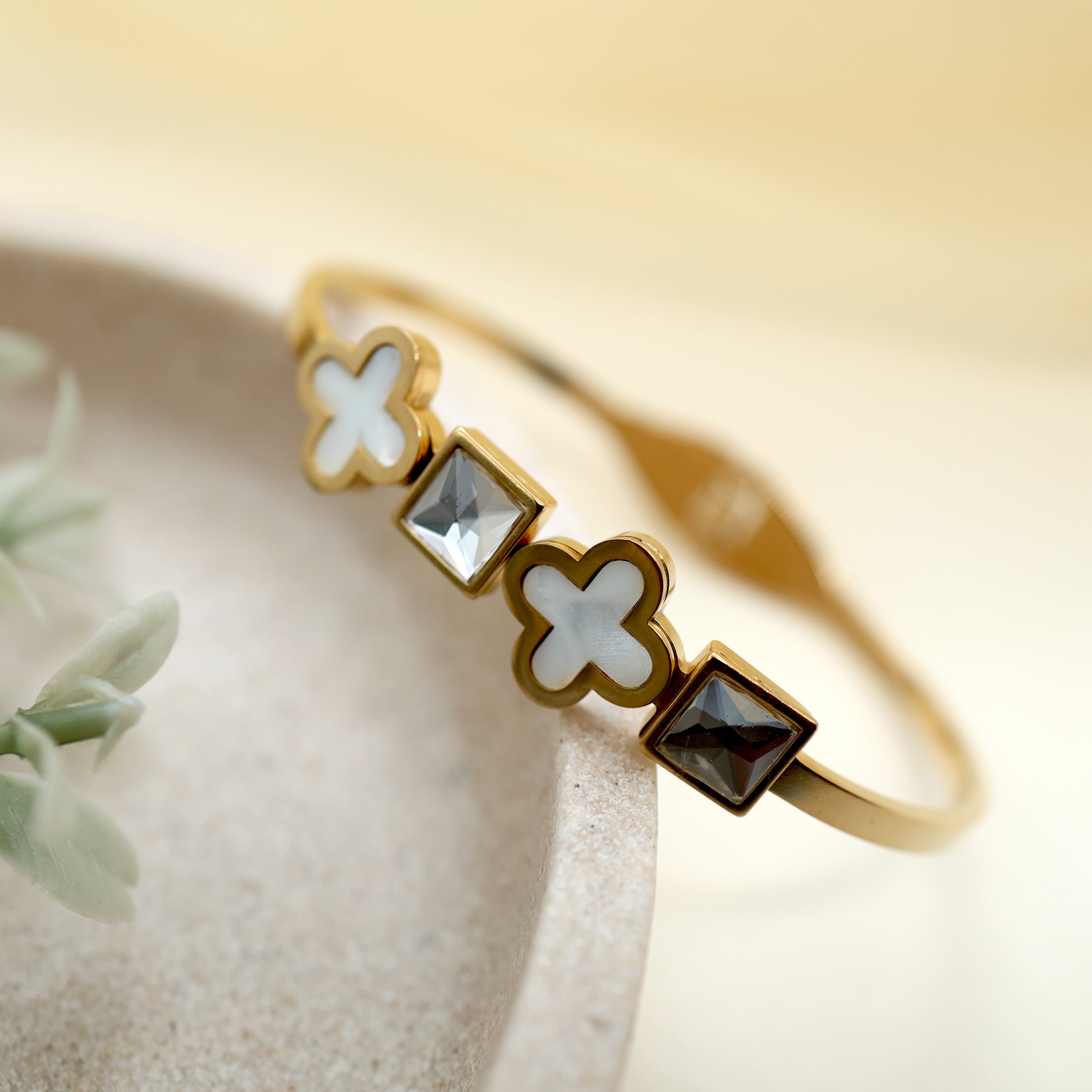 Gold Tone Anti Tarnish Bracelet For Women - Flowers & Squares