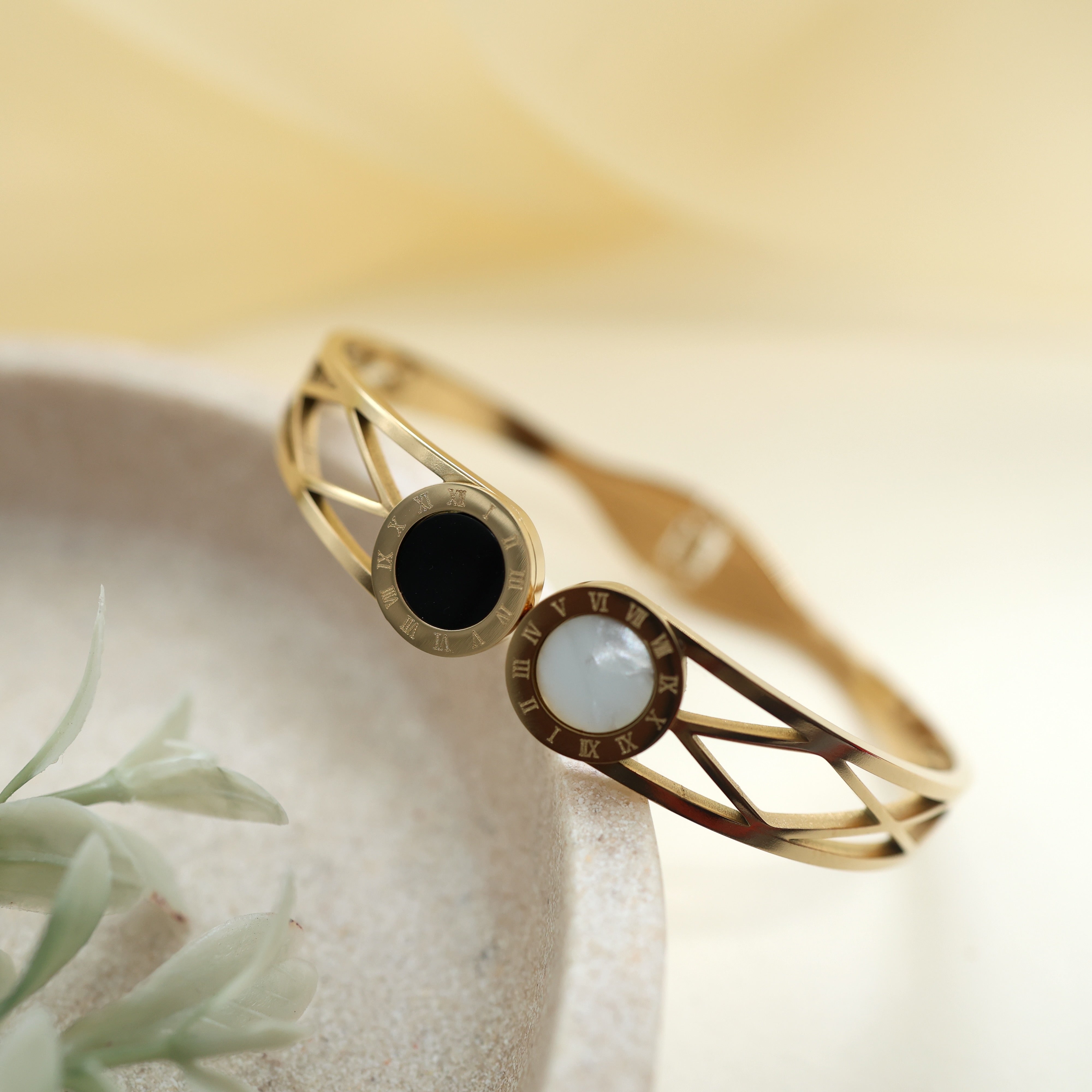 GOLD TONE ANTI TARNISH BRACELET FOR WOMEN - Yin Yan Circles