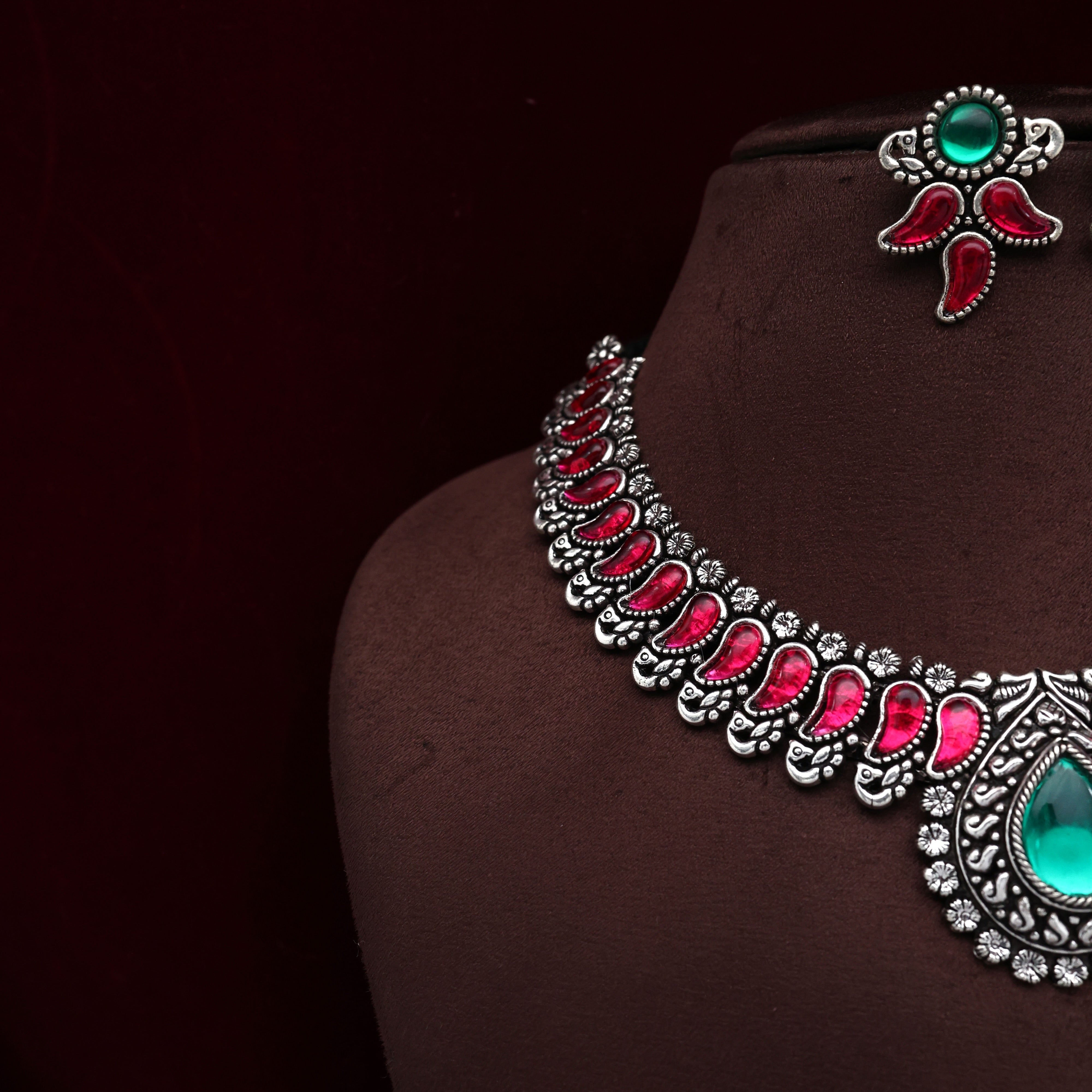 Silver Look Kemp Mango Tilak Necklace Set