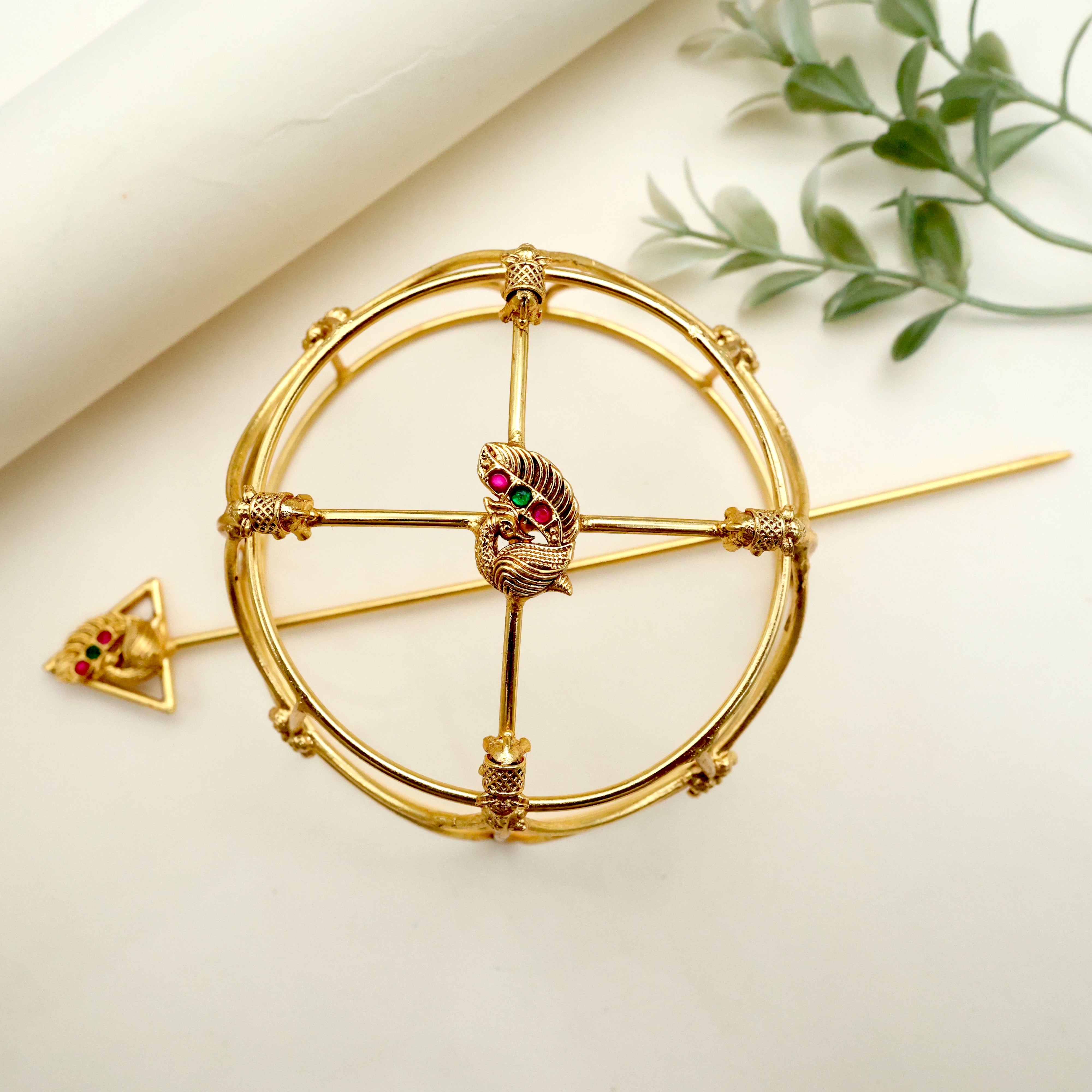 Jadau Kundan Hair Bun Holder With Juda Stick - Hair Bun Accessory
- HB003