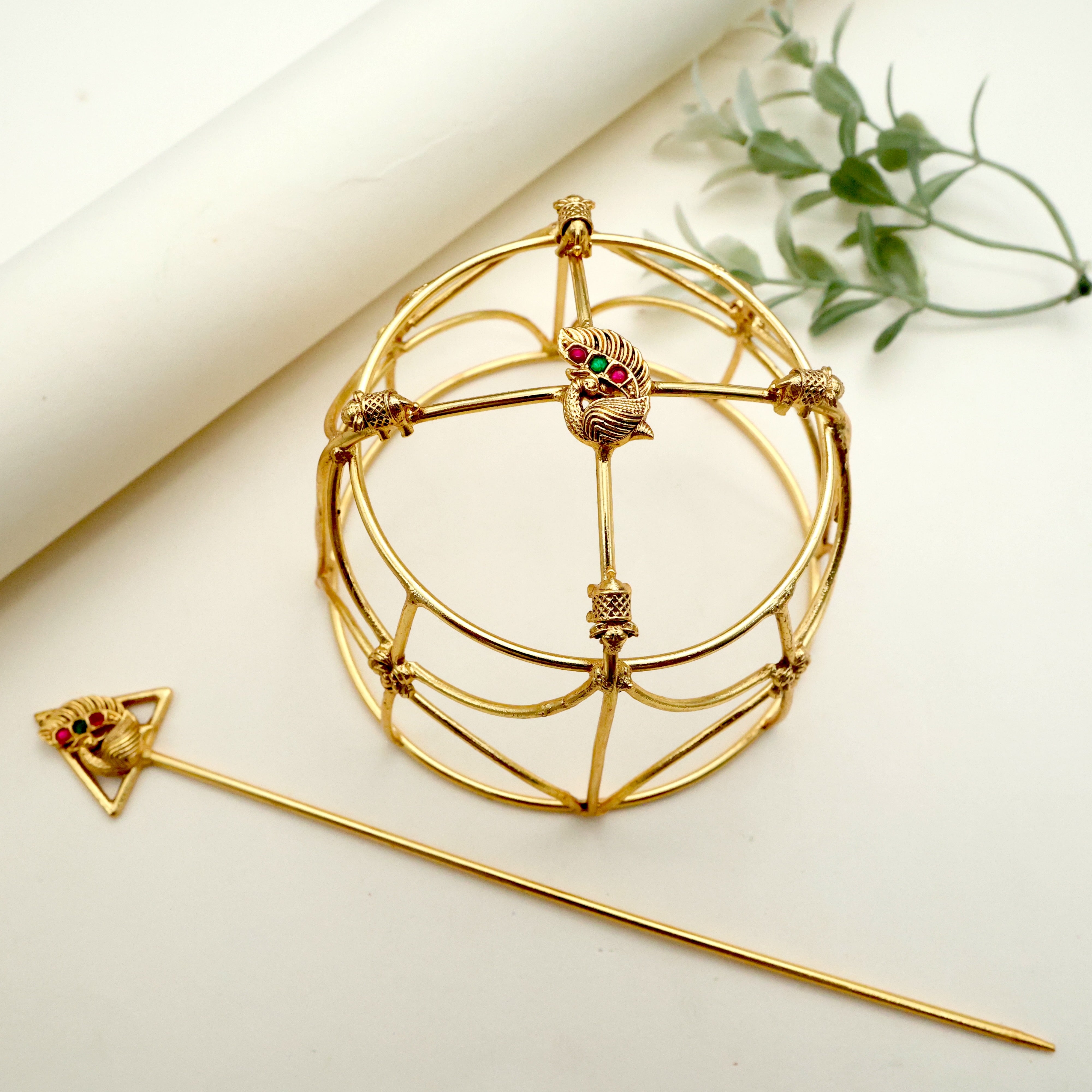 Jadau Kundan Hair Bun Holder With Juda Stick - Hair Bun Accessory
- HB003