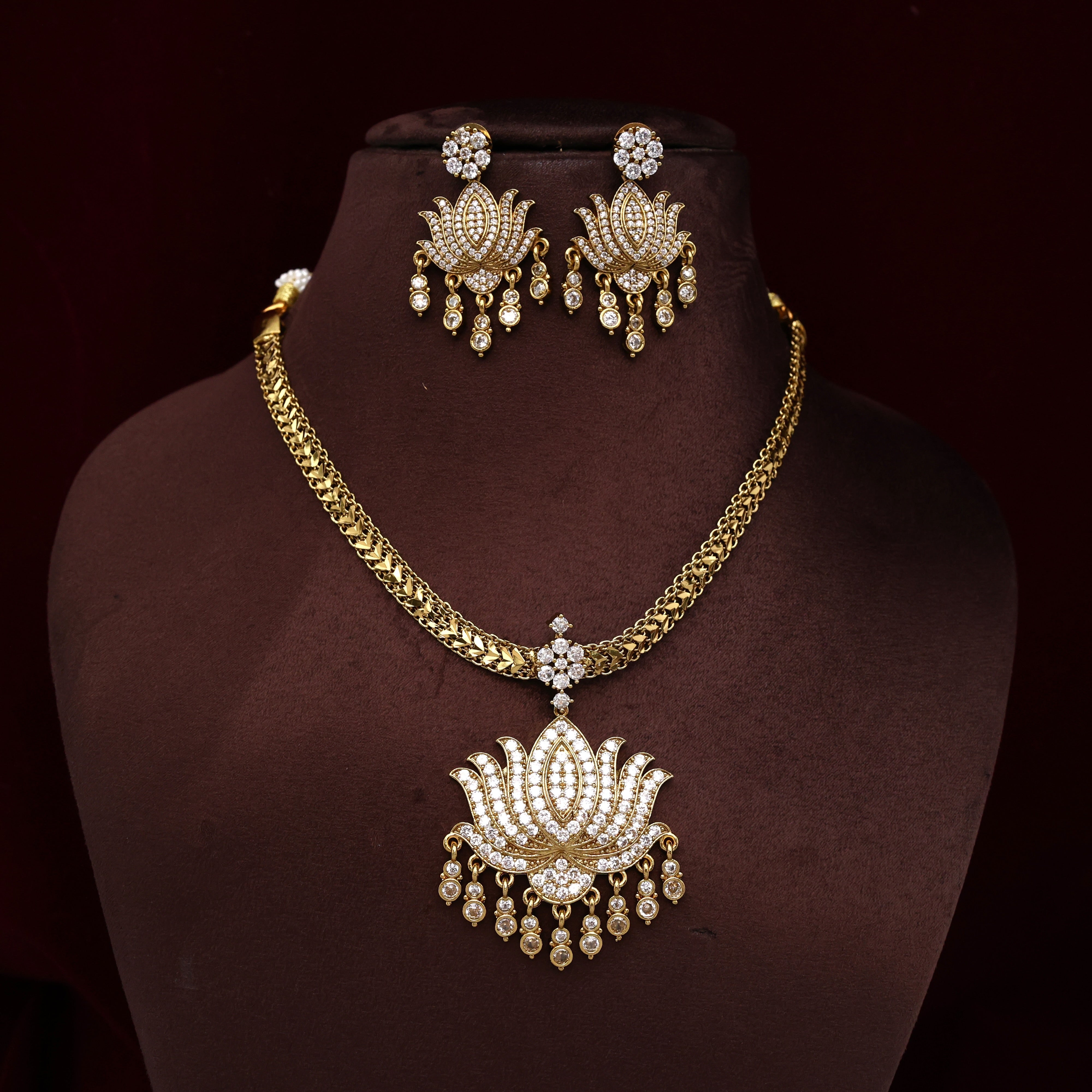 Antique Gold Tone Vintage Style Lotus Pendant Necklace Set