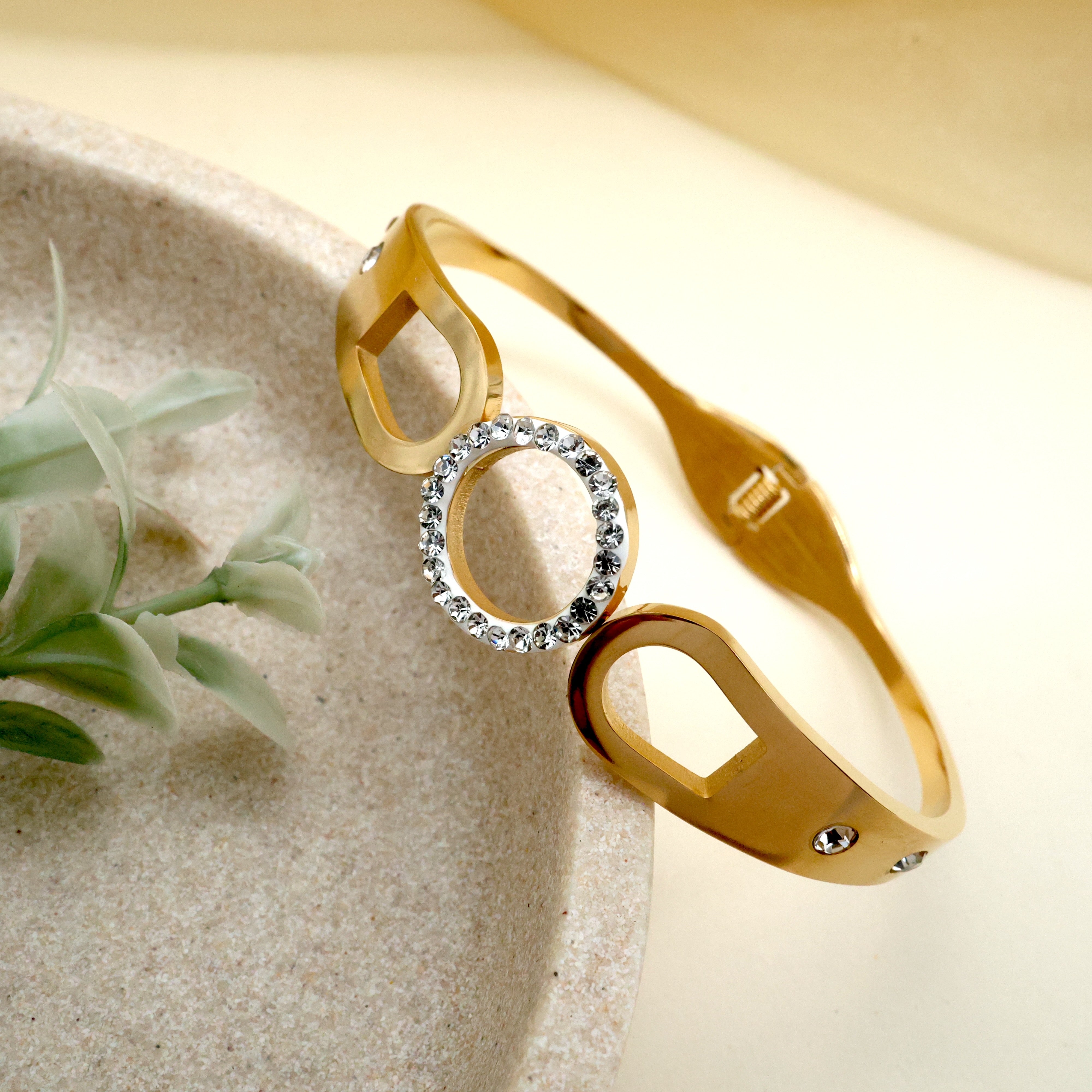 GOLD TONE ANTI TARNISH BRACELET FOR WOMEN - Diamond Ring