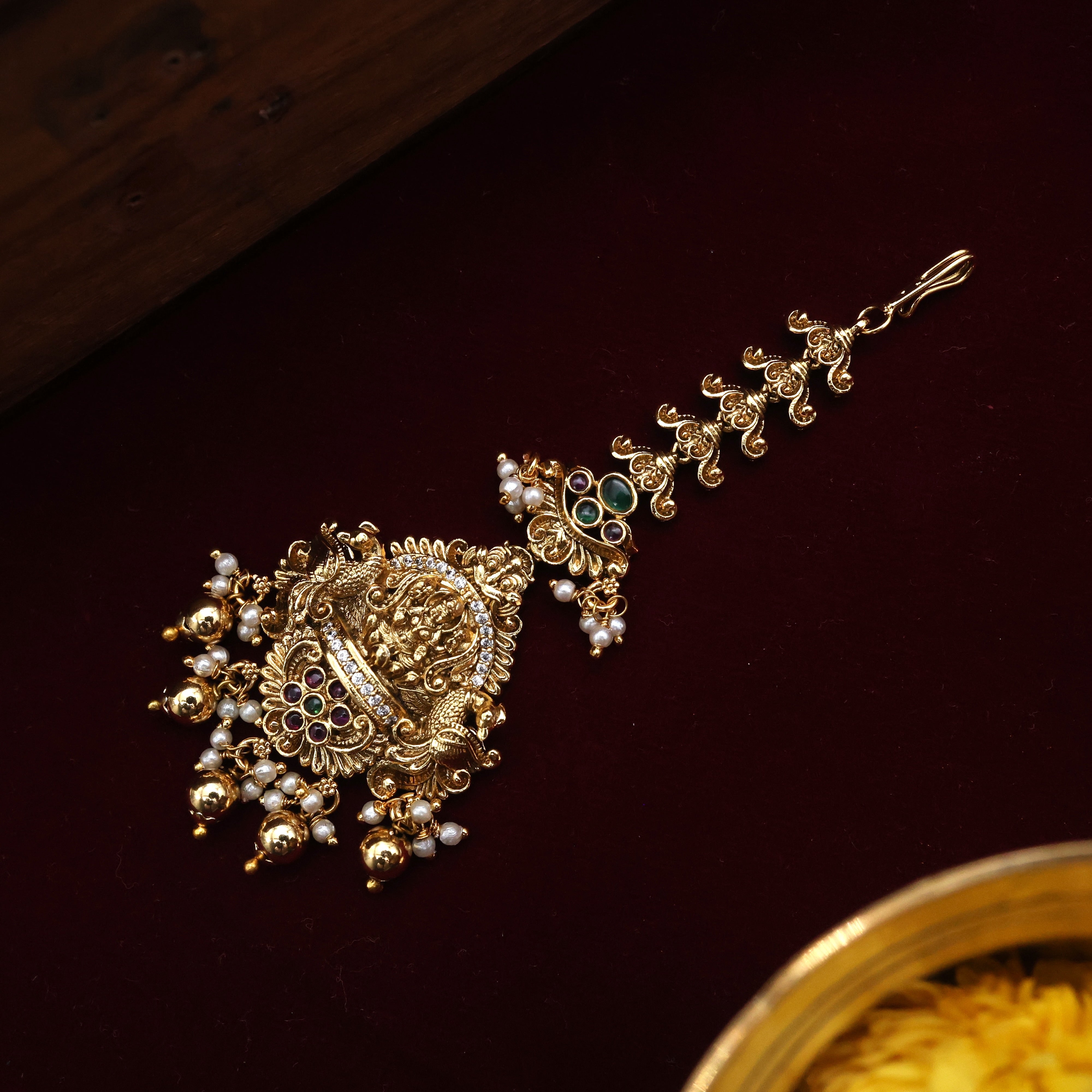 ANTIQUE GOLD NAGAS KEMP FLOWER LAKSHMI BRIDAL MAANG TIKKA - LAKSHMI NETHICHUTTI