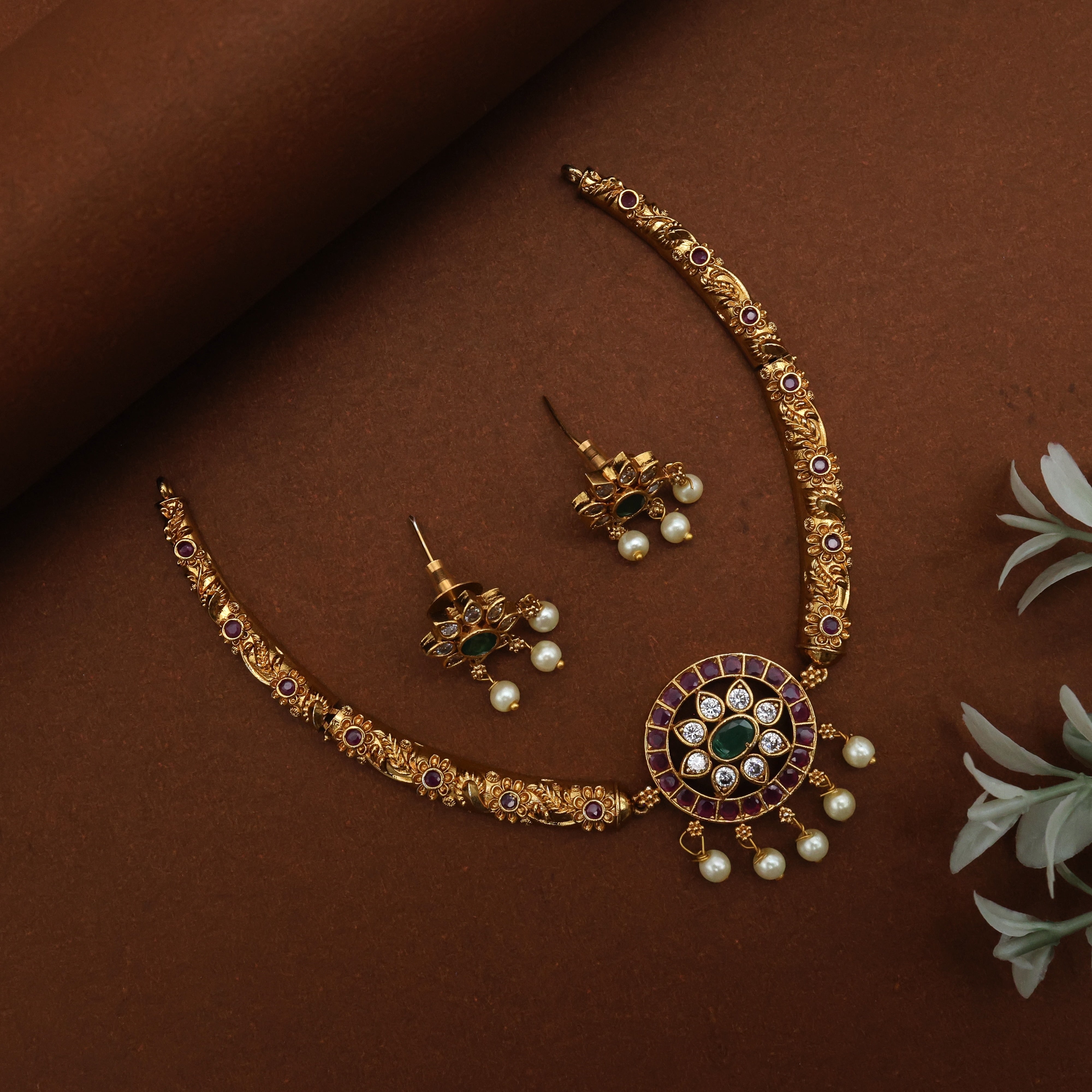 Budget Friendly Antique Gold Kemp Flower pendant Hasli Necklace Set