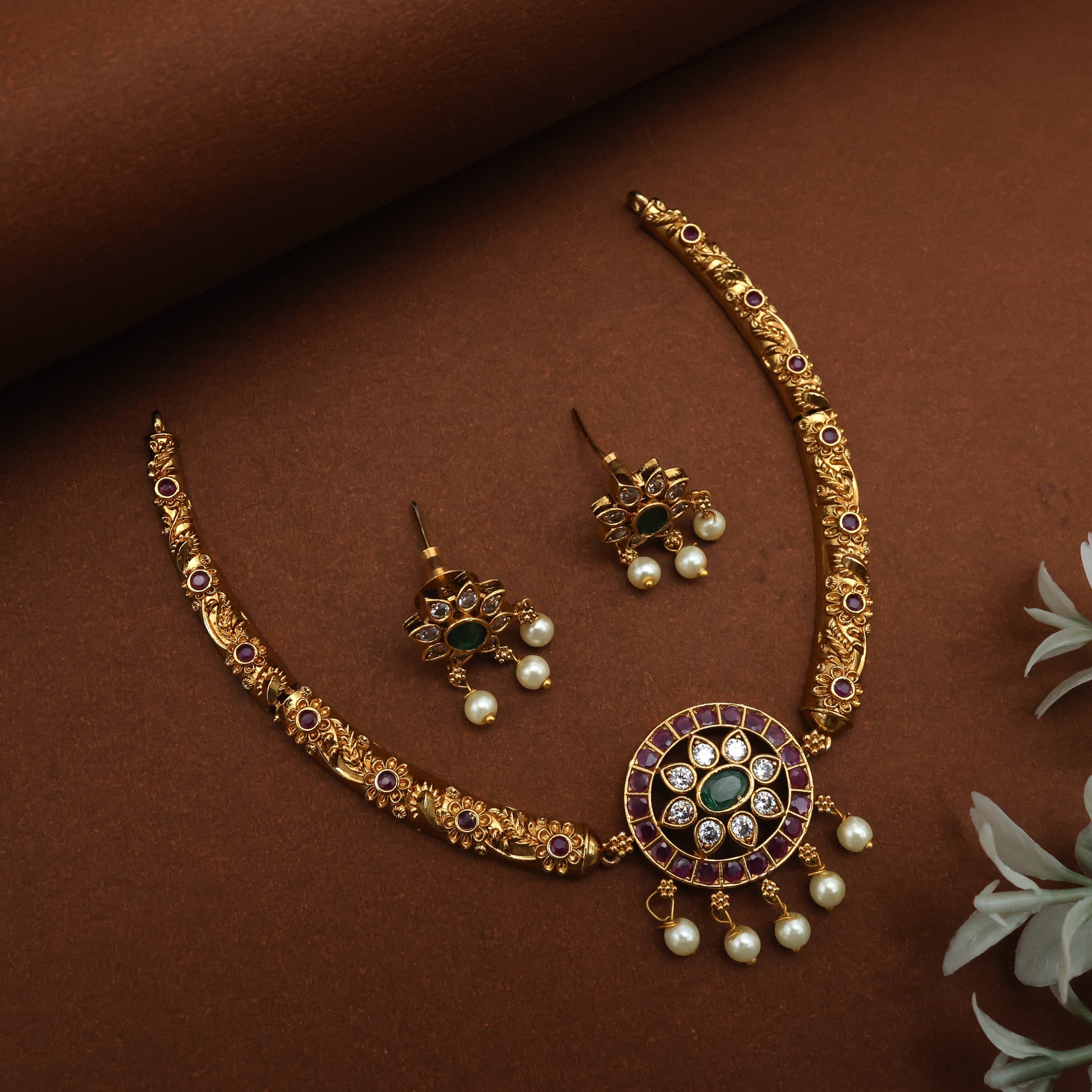 Budget Friendly Antique Gold Kemp Flower pendant Hasli Necklace Set