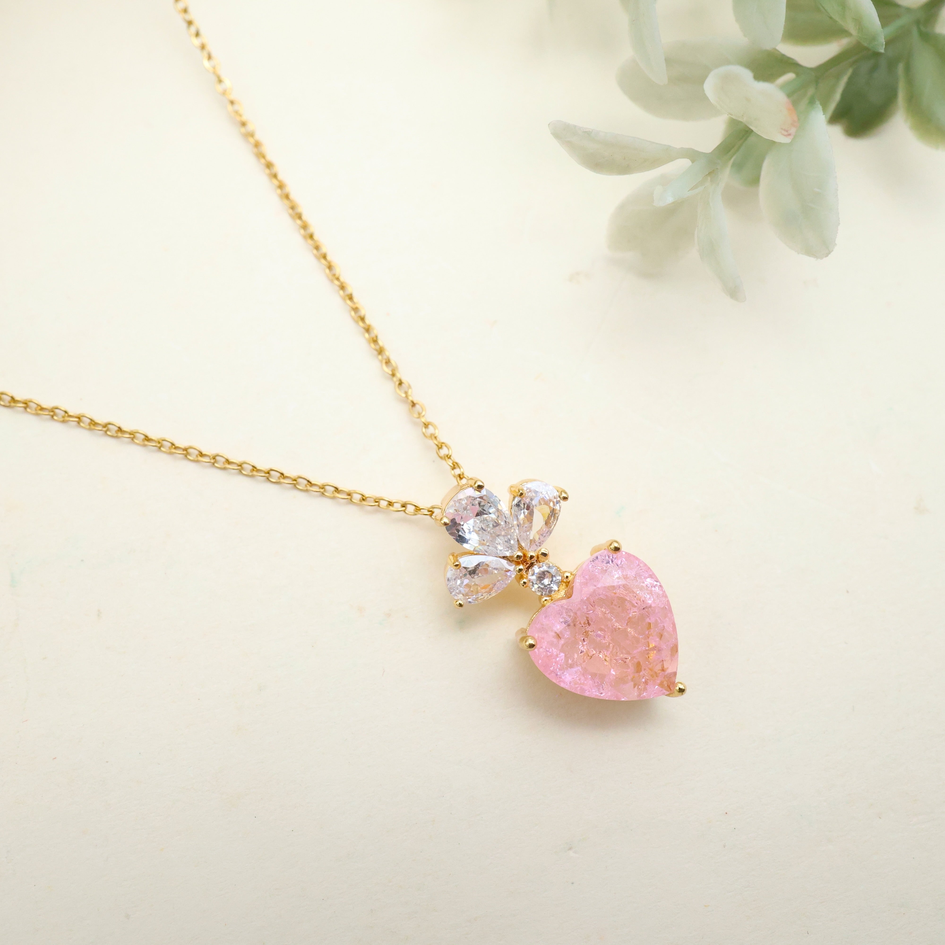 GOLD TONE ANTI TARNISH SHORT CHAIN - PINK HEART