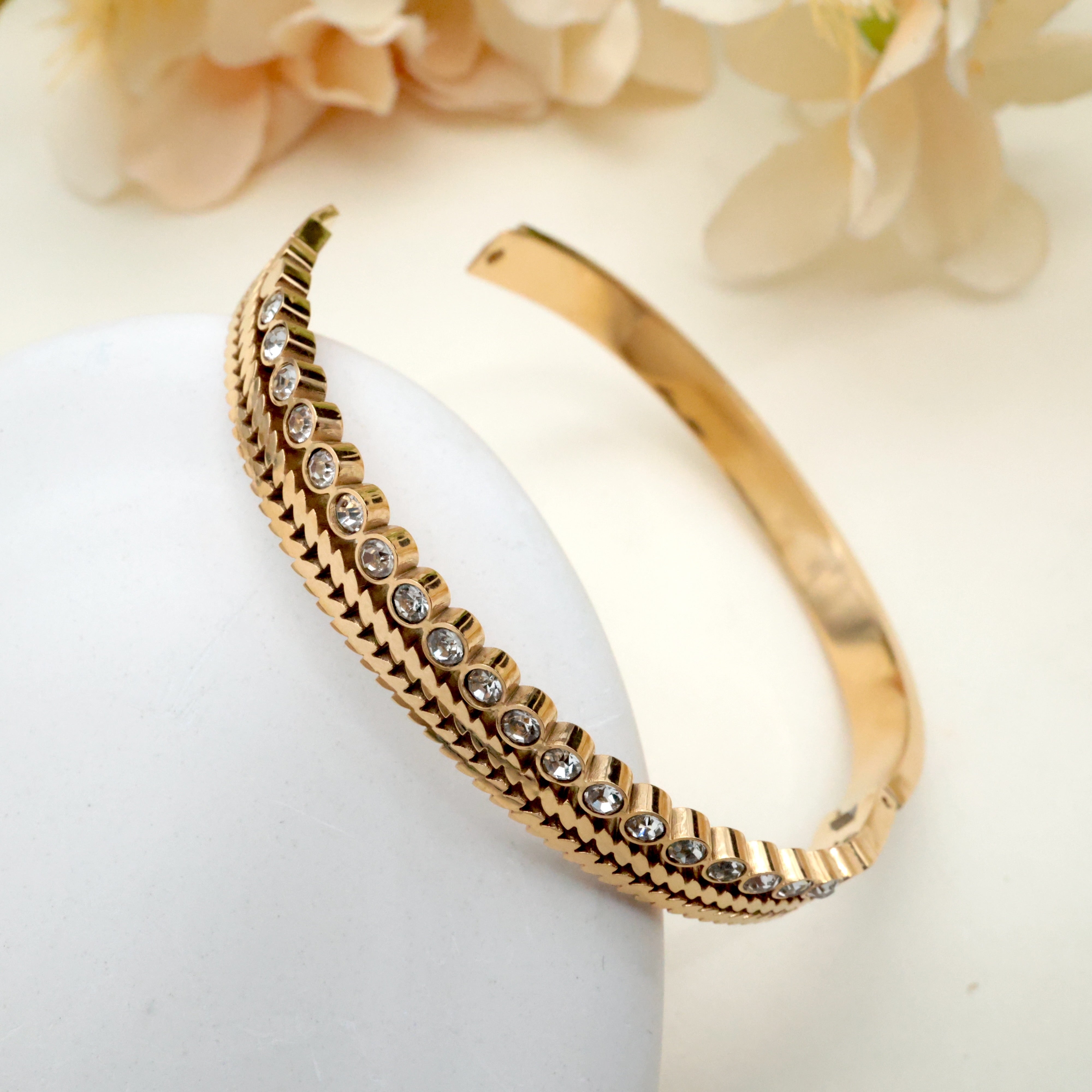 GOLD TONE ANTI TARNISH BRACELET FOR WOMEN - Crown