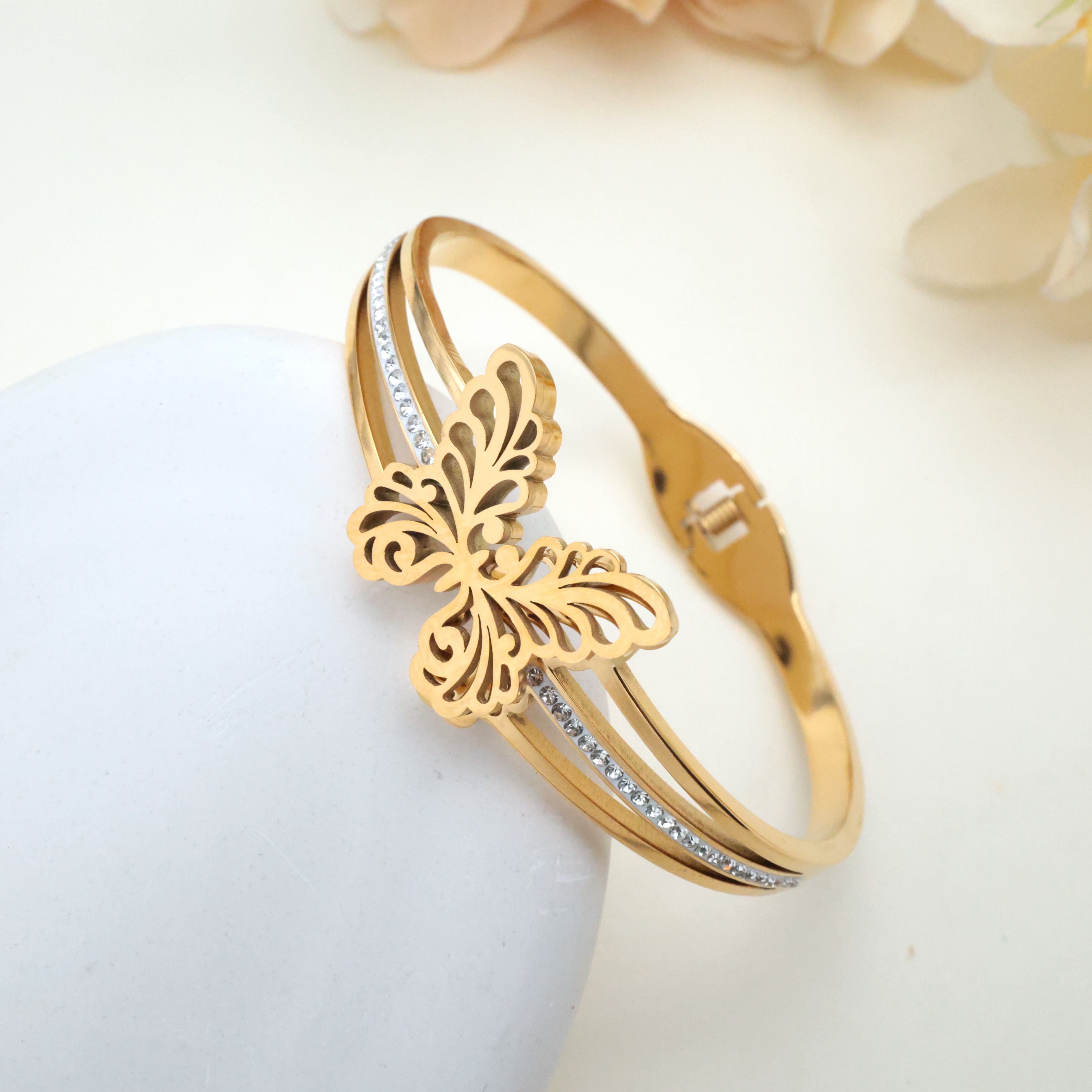 GOLD TONE ANTI TARNISH BRACELET FOR WOMEN - Big Butterfly