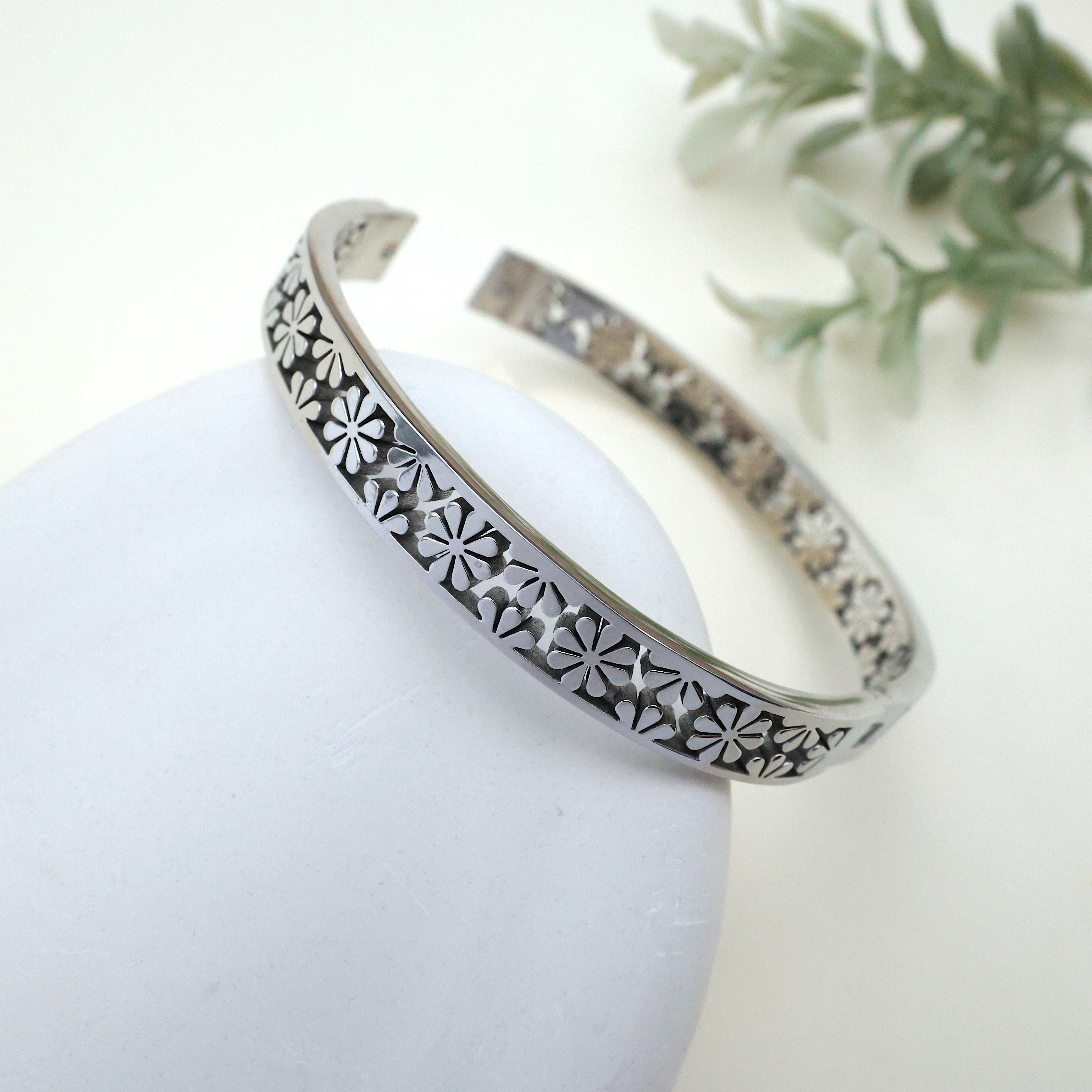 Silver TONE ANTI TARNISH BRACELET FOR WOMEN - Flowers