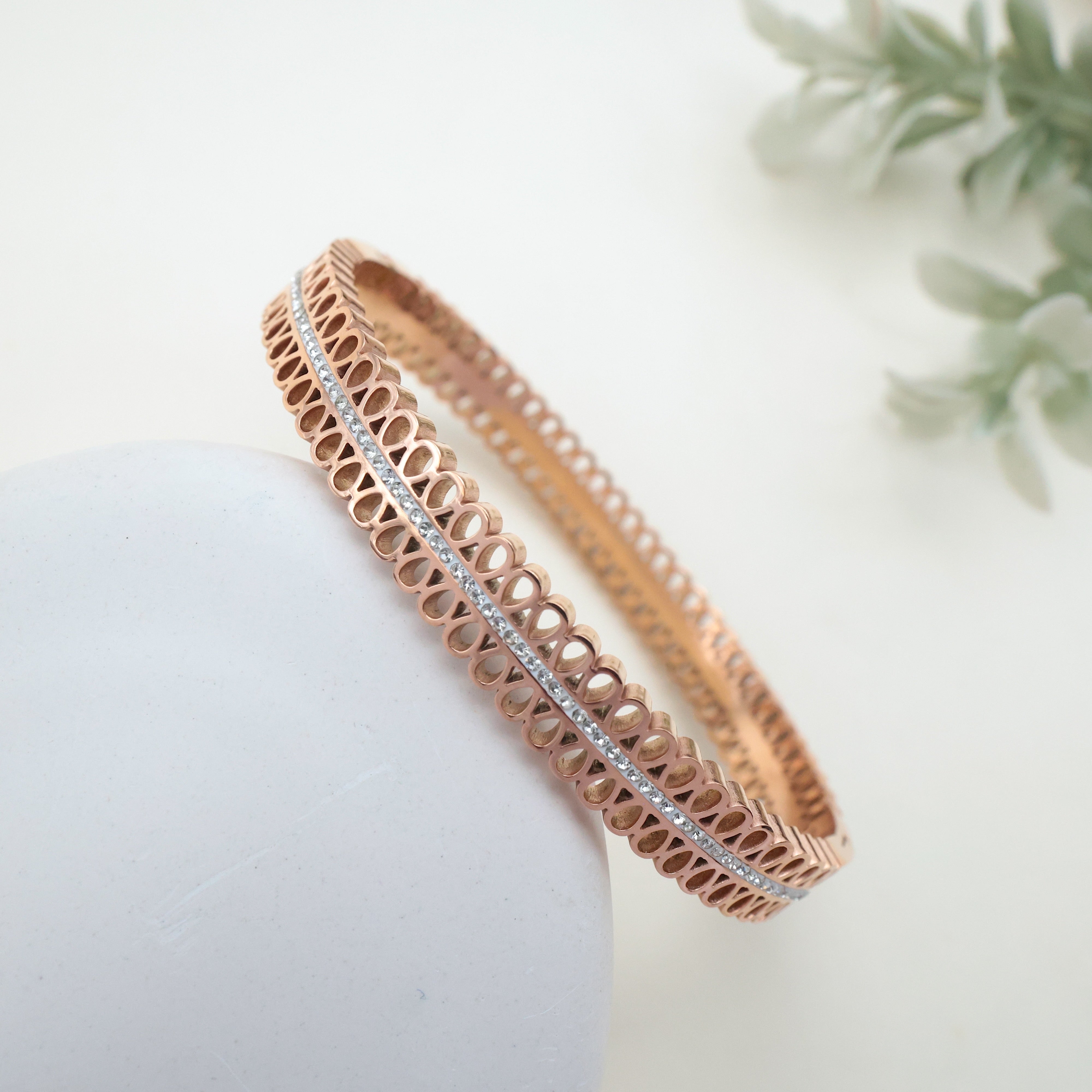 Rose Gold ANTI TARNISH BRACELET FOR WOMEN - Loops