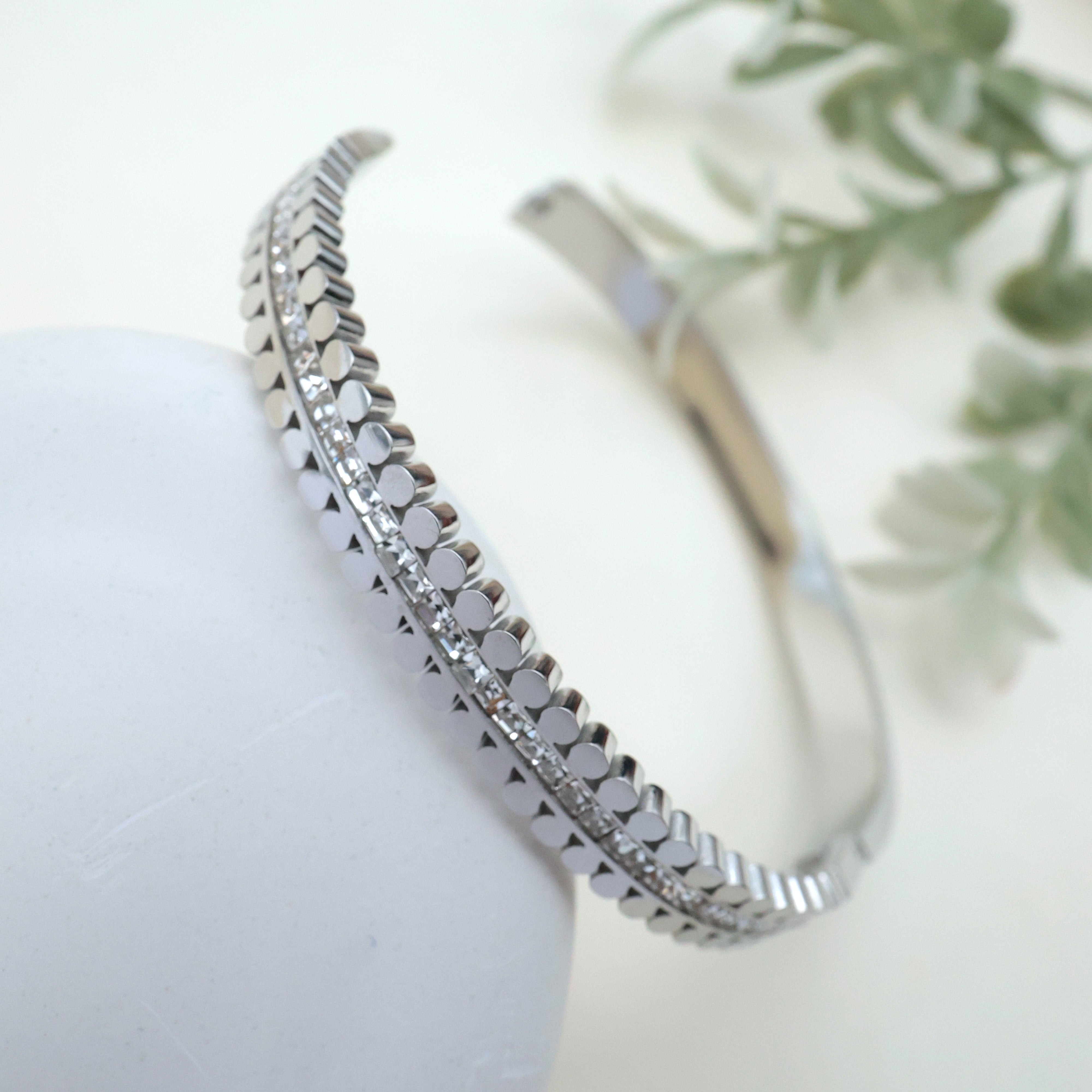 Silver ANTI TARNISH BRACELET FOR WOMEN - Stone Dots
