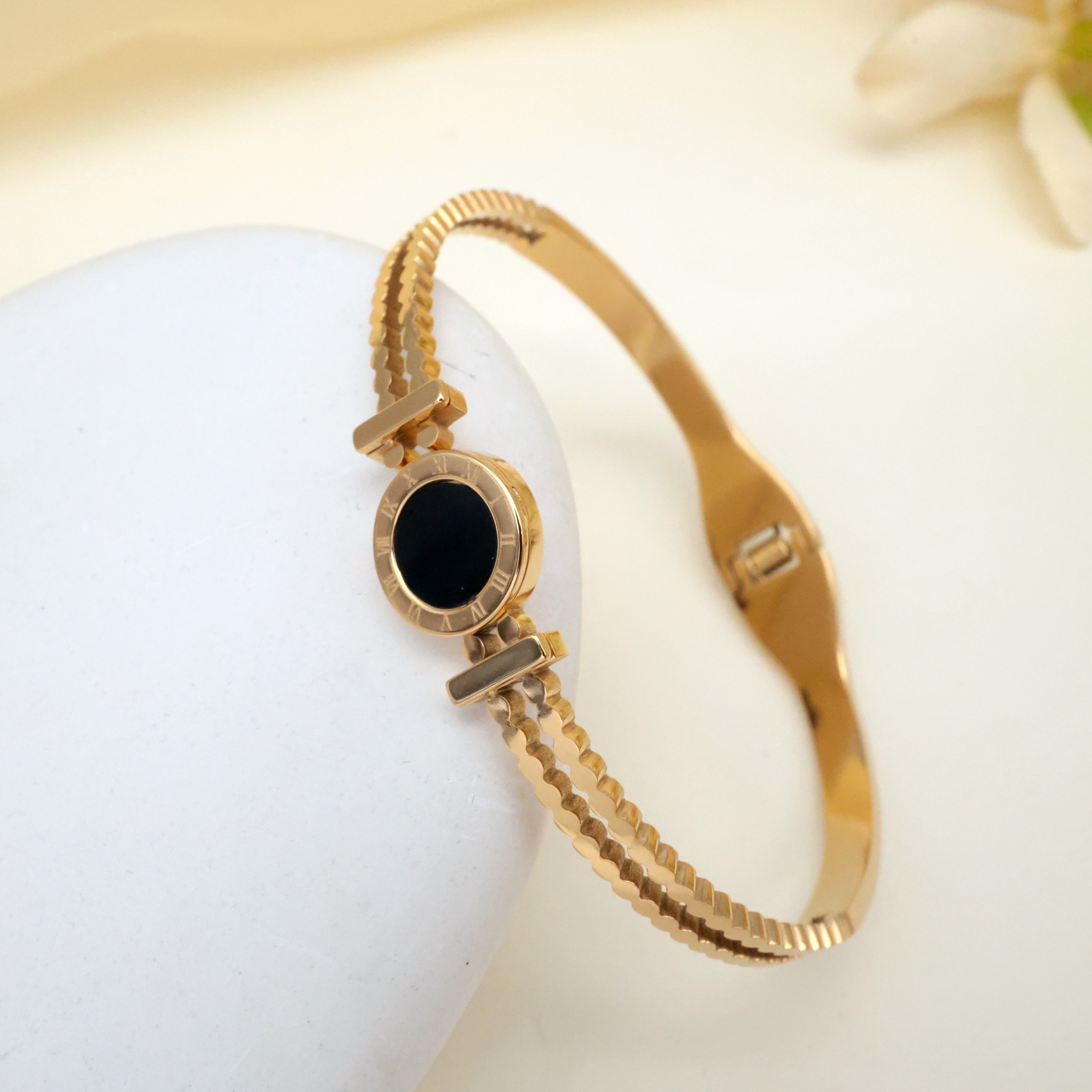 GOLD TONE ANTI TARNISH BRACELET FOR WOMEN - DASH DIAL DOT