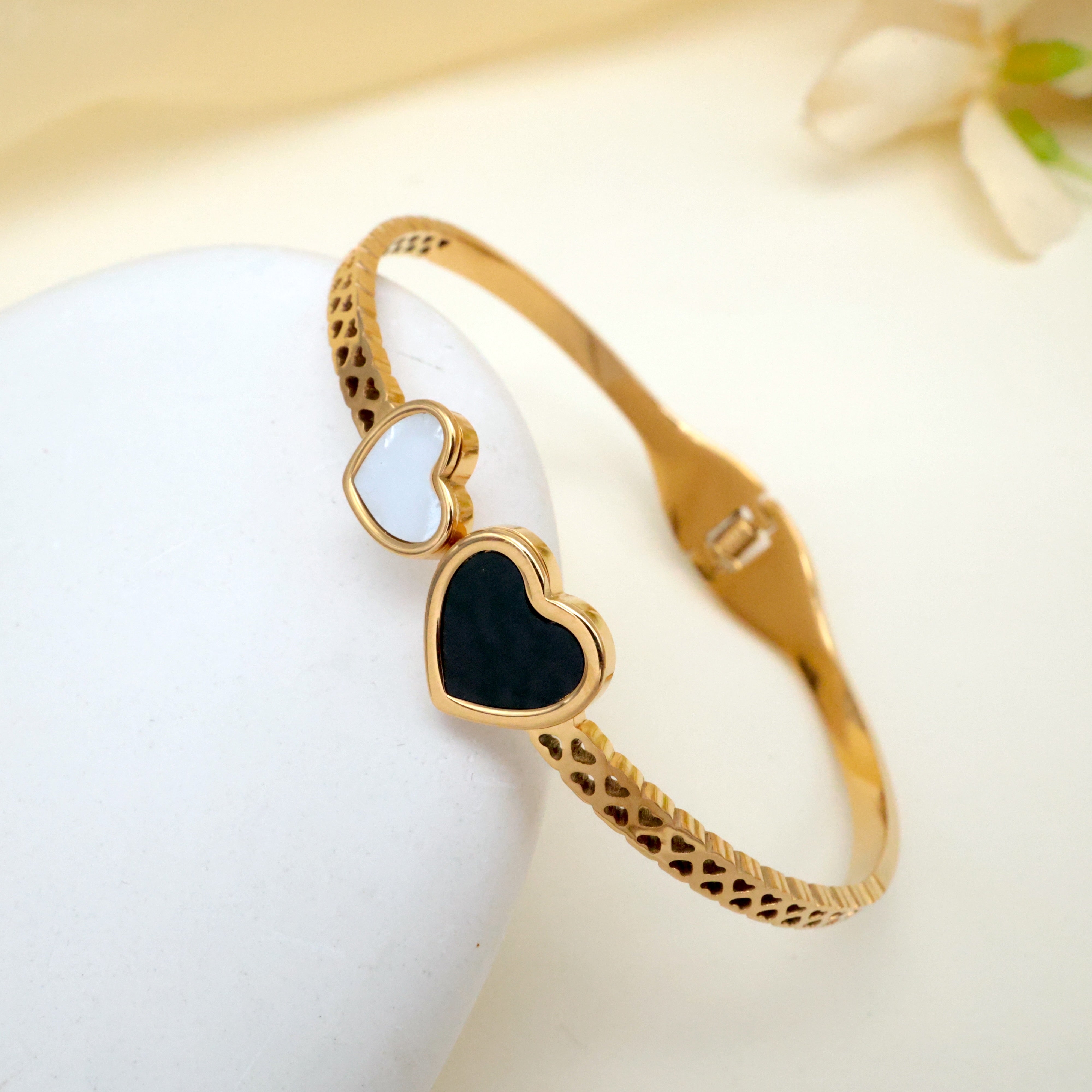GOLD TONE ANTI TARNISH BRACELET FOR WOMEN - LITTLE BLACK WHITE HEARTS