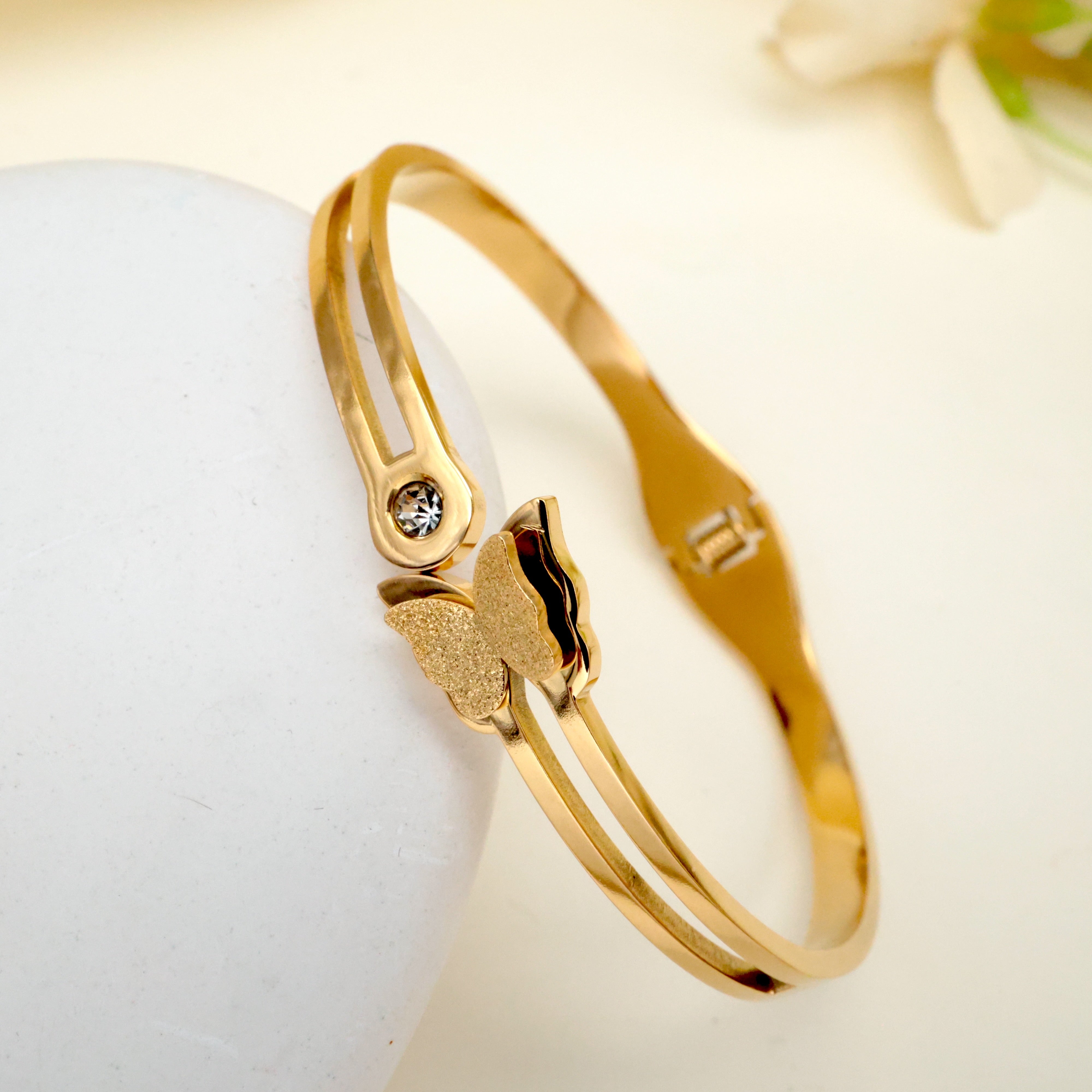 GOLD TONE ANTI TARNISH BRACELET FOR WOMEN - SINGLE BUTTERFLY