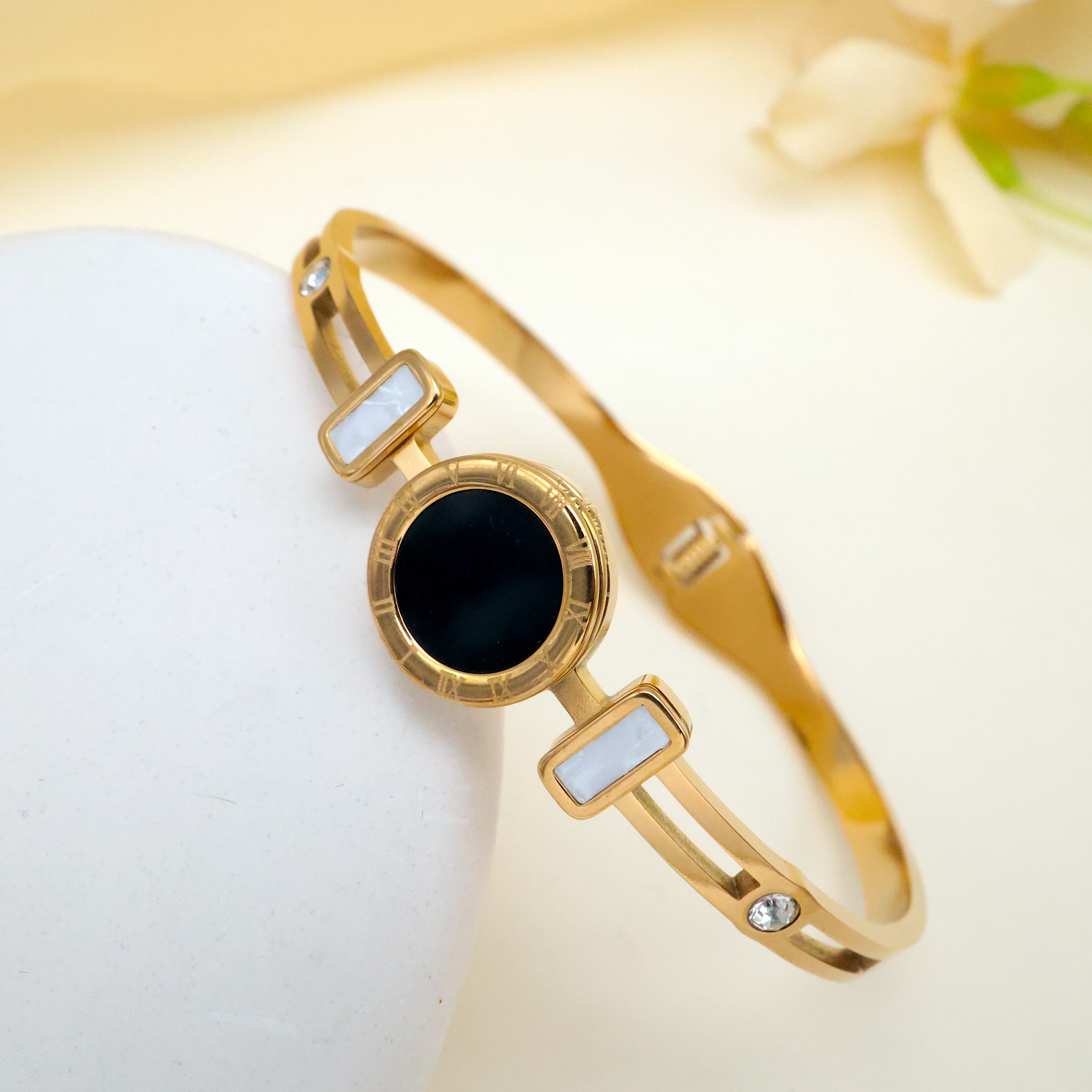 GOLD TONE ANTI TARNISH BRACELET FOR WOMEN - DASH DOT