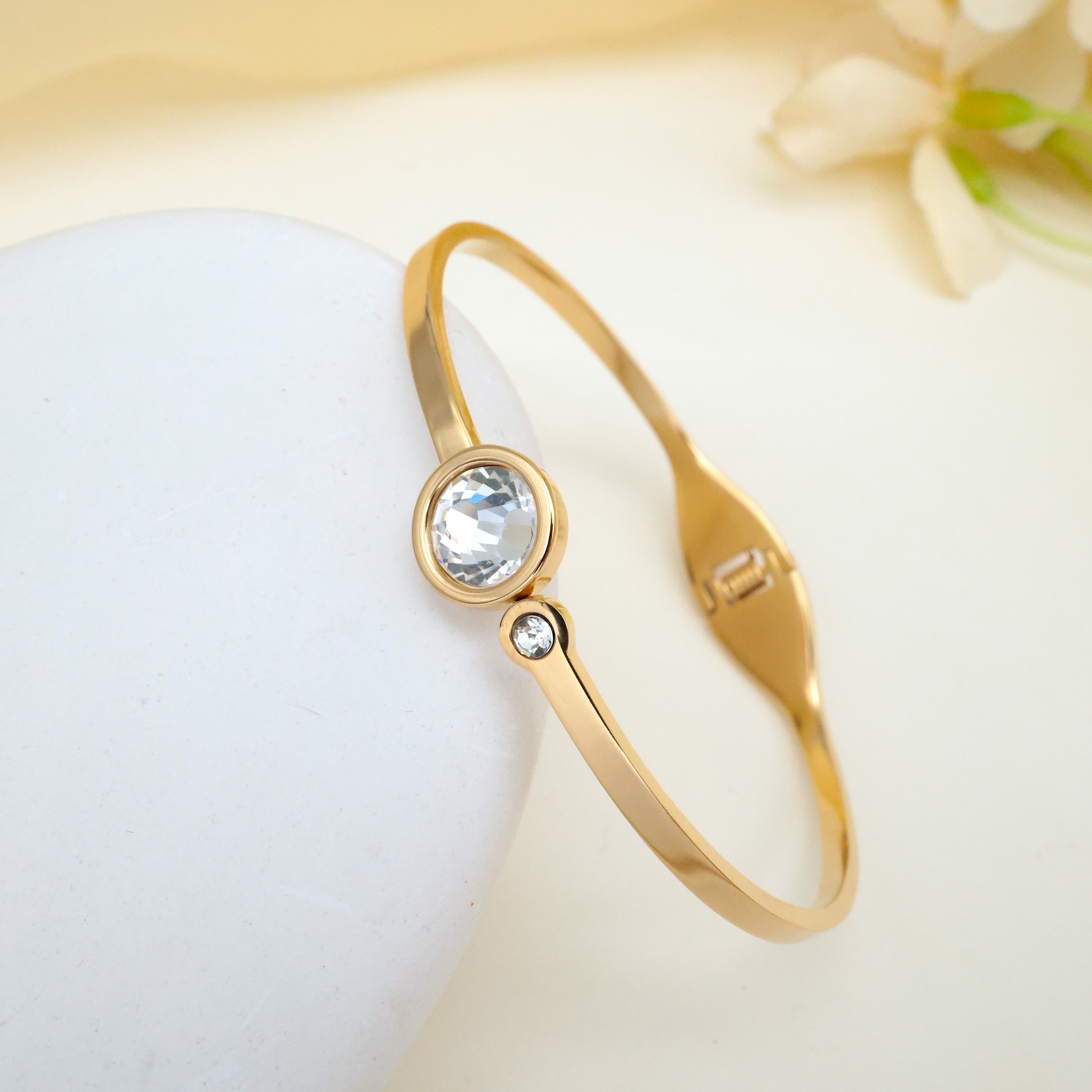 GOLD TONE ANTI TARNISH BRACELET FOR WOMEN - STONE DOT CIRCLE