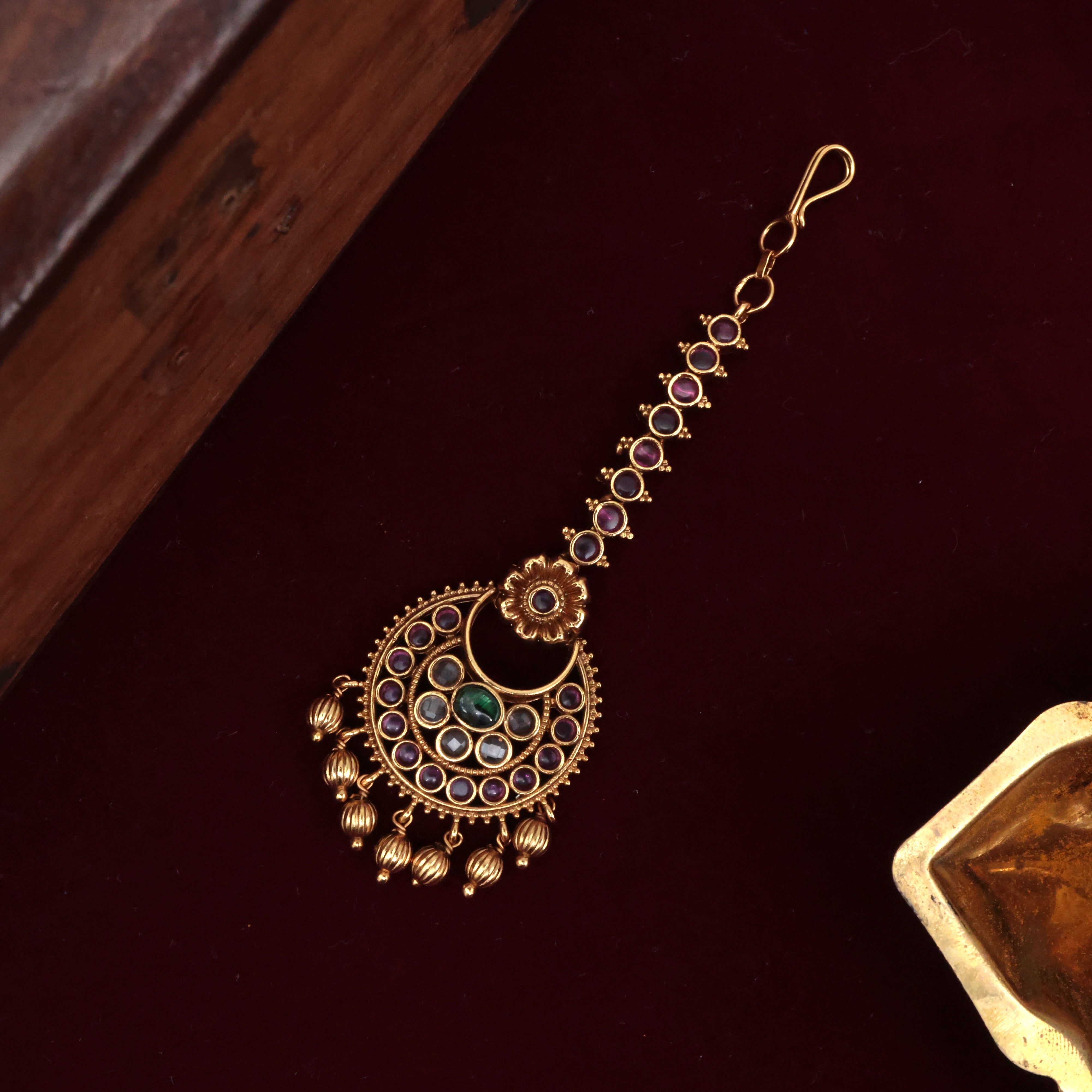 Kemp Chaand Bridal Maang Tikka / Nethichutti