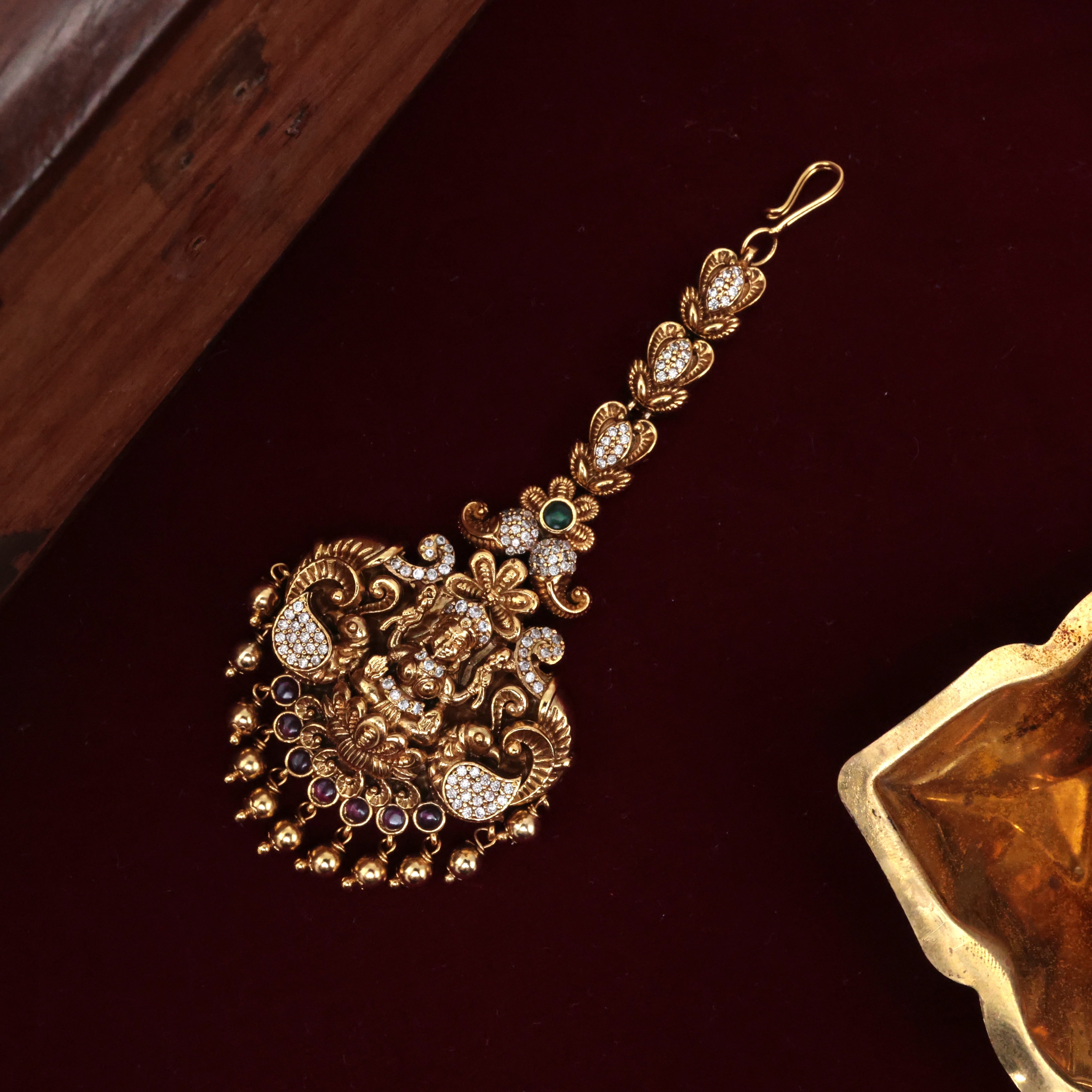 Antique Nagas AD Devi Lakshmi Bridal Maang Tikka / Nethichutti