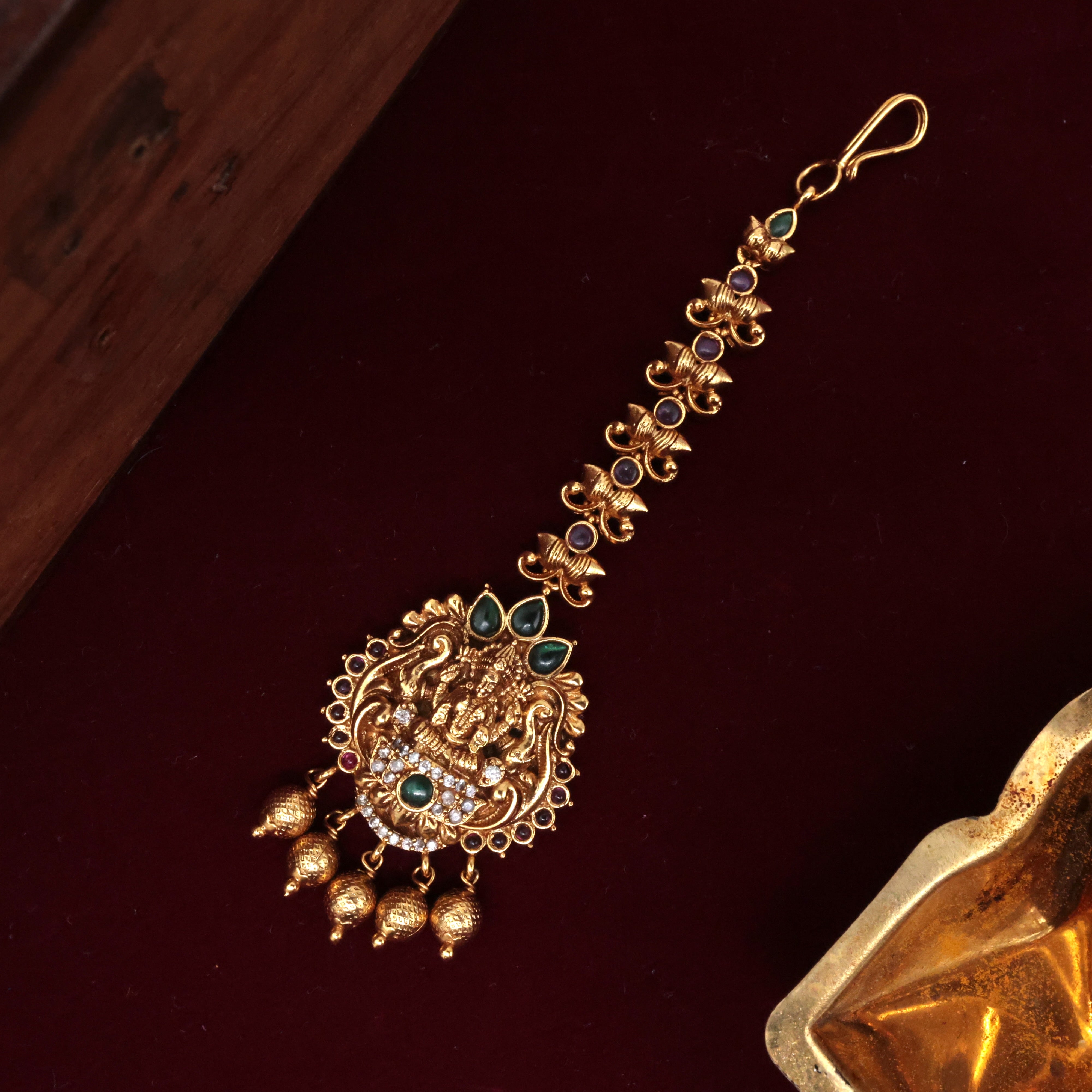 Nagas Kemp Lakshmi Bridal Maang Tikka / Nethichutti