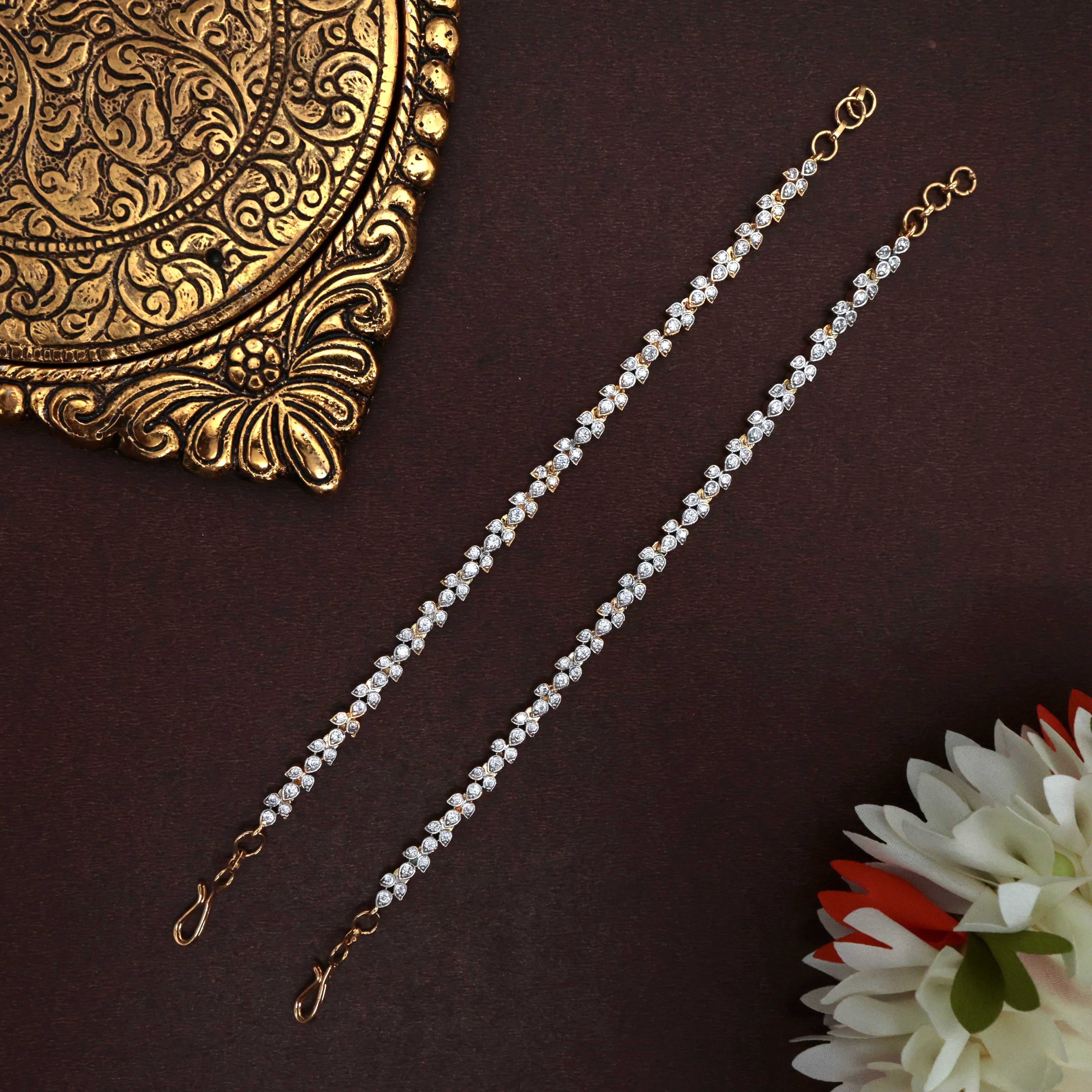 Diamond Look Gold Tone 3 Leaf Maatal / Ear Chain