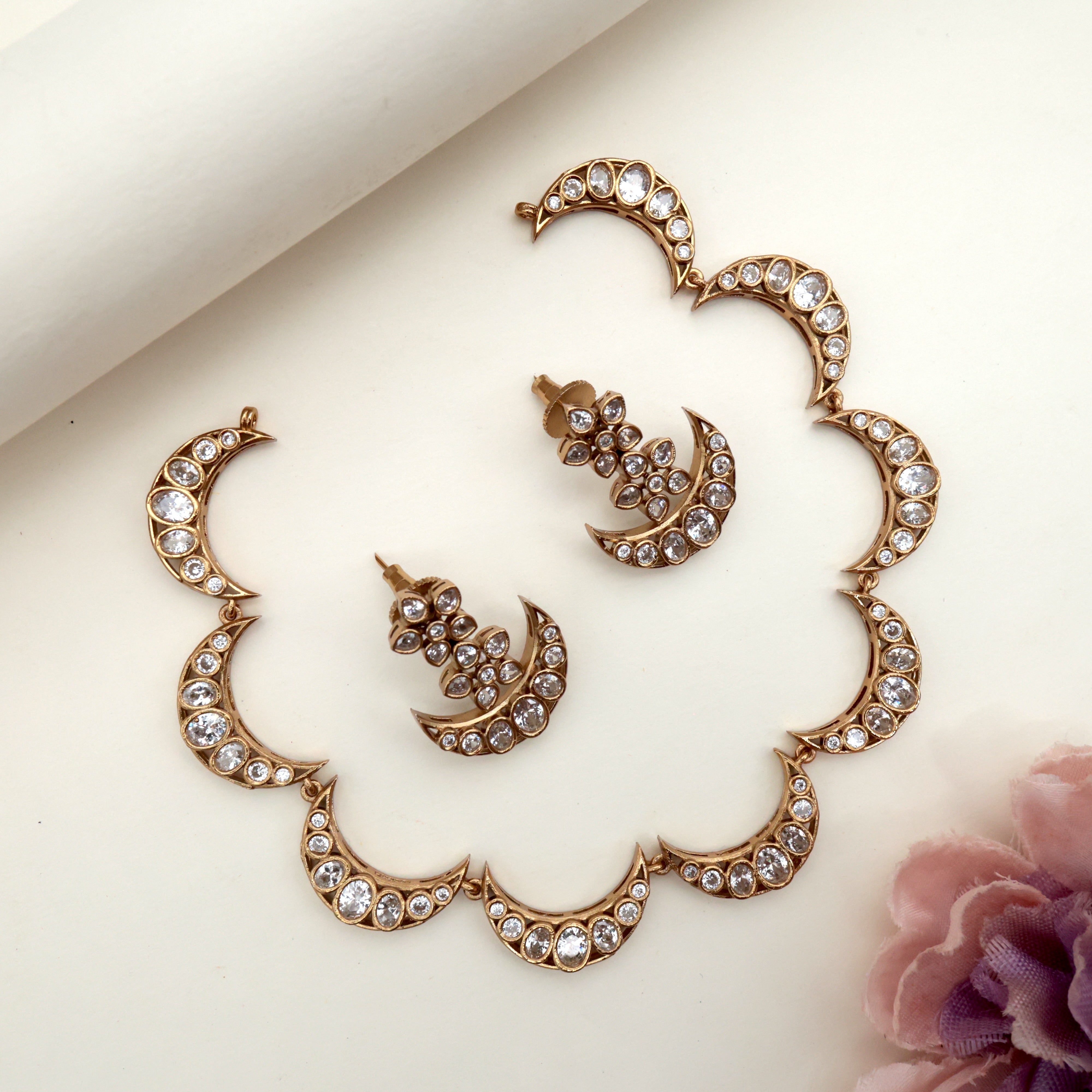 Victorian Polish White Stone Chaand Necklace Set