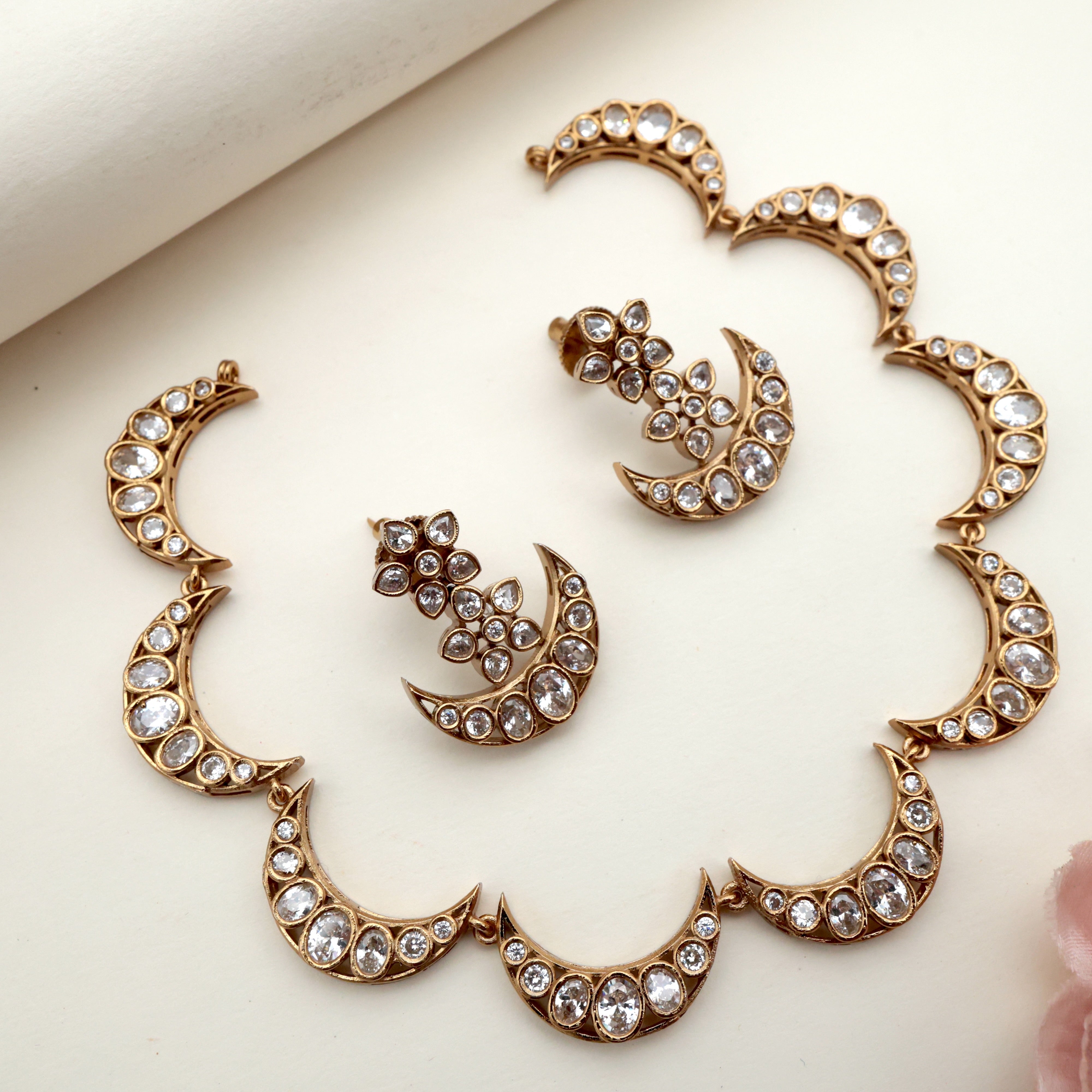 Victorian Polish White Stone Chaand Necklace Set