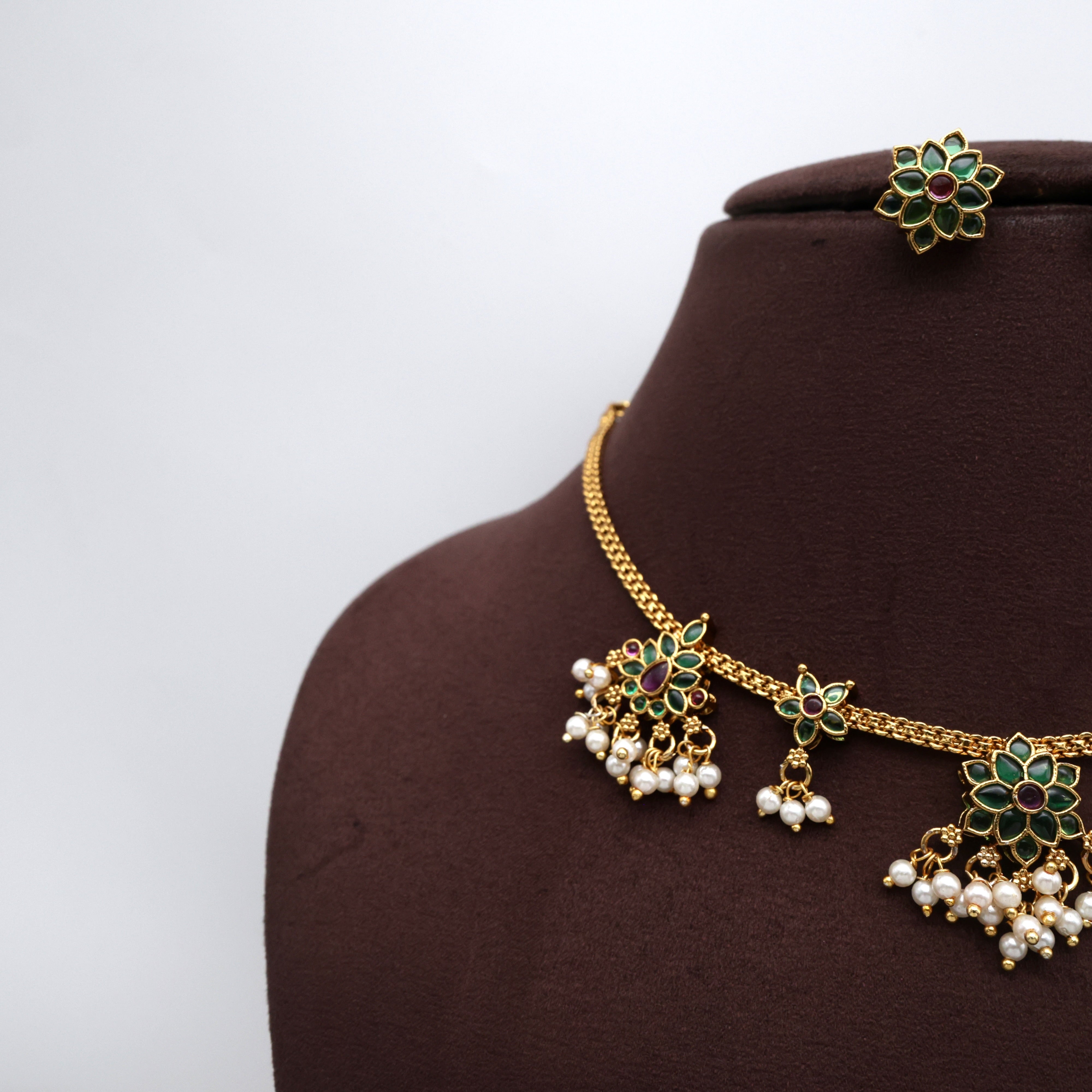 Antique Premium Kemp Flower Necklace Set - Green & Ruby