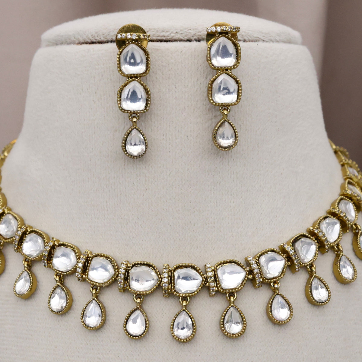 Premium Moissanite Kundan Uncut Stone Tilak Drops Necklace Set