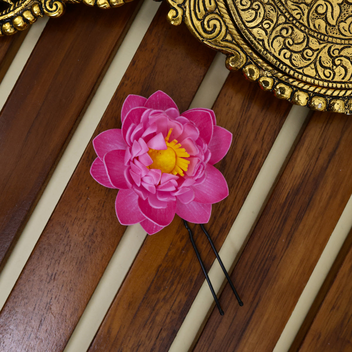 Handmade Real Look Foam Lotus U Pin