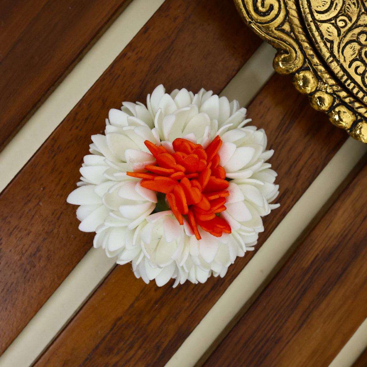 Handmade Foam Bloomed Jasmine Kanakambaram Alligator Hair Clip