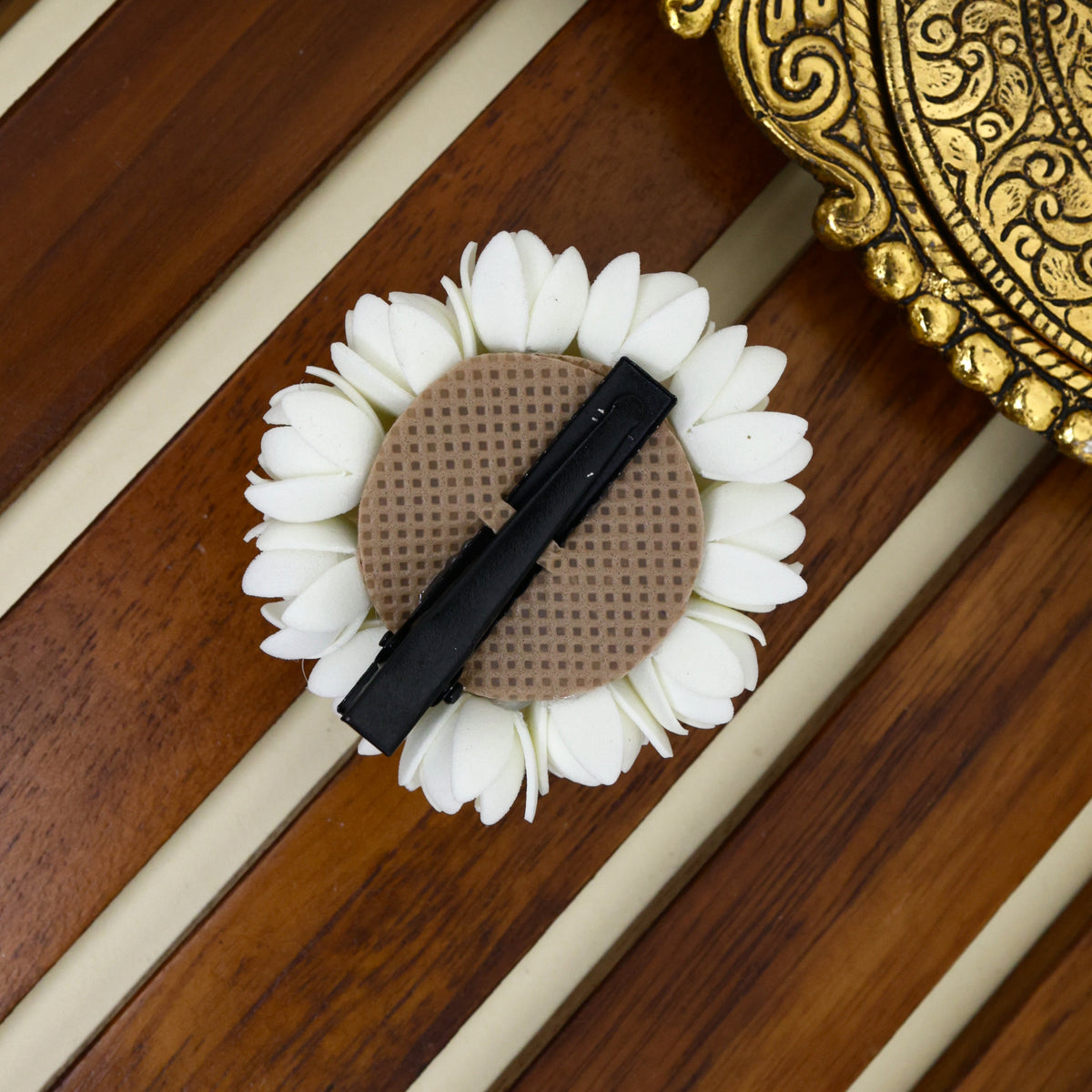 Handmade Foam Bloomed Jasmine Kanakambaram Alligator Hair Clip